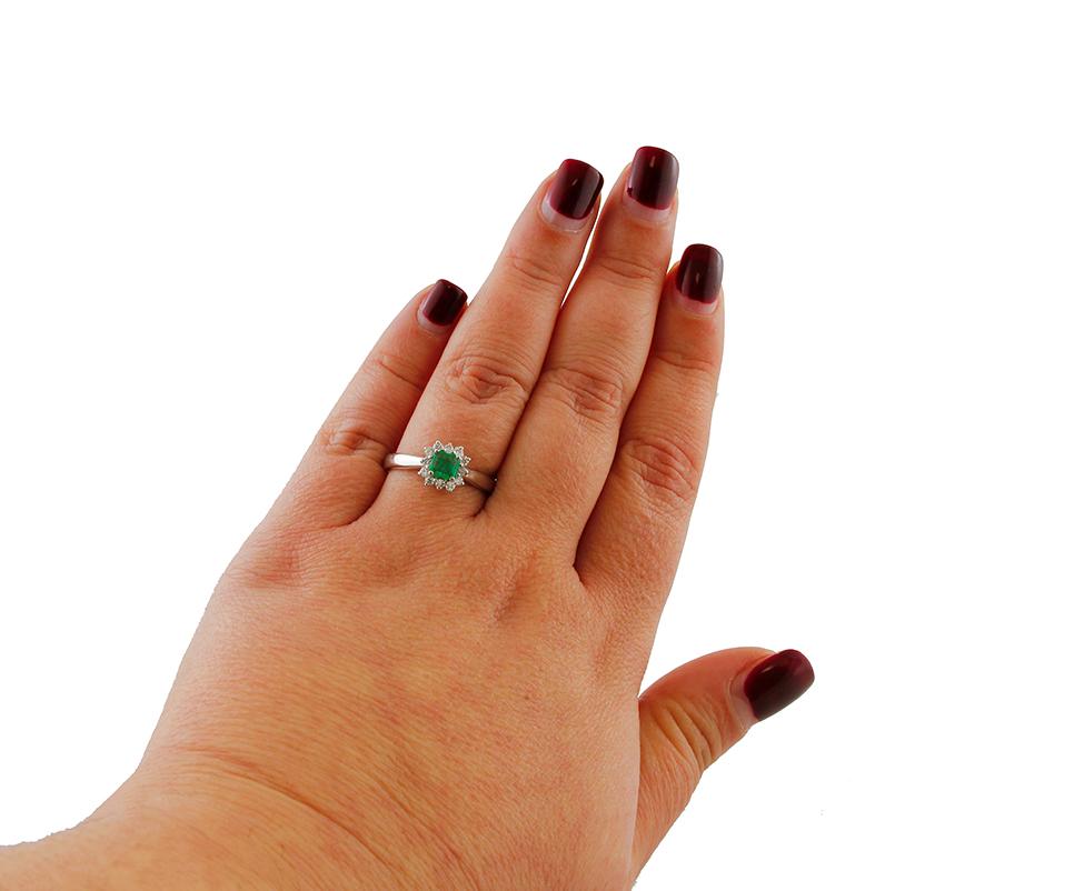 Diamonds, Emerald, 18 Karat White Gold Engagement Ring In Good Condition For Sale In Marcianise, Marcianise (CE)