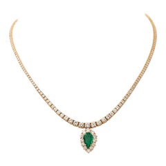 12,22 carat Diamonds, 1,82 carat Emerald, 18 Karat Yellow Gold Necklace