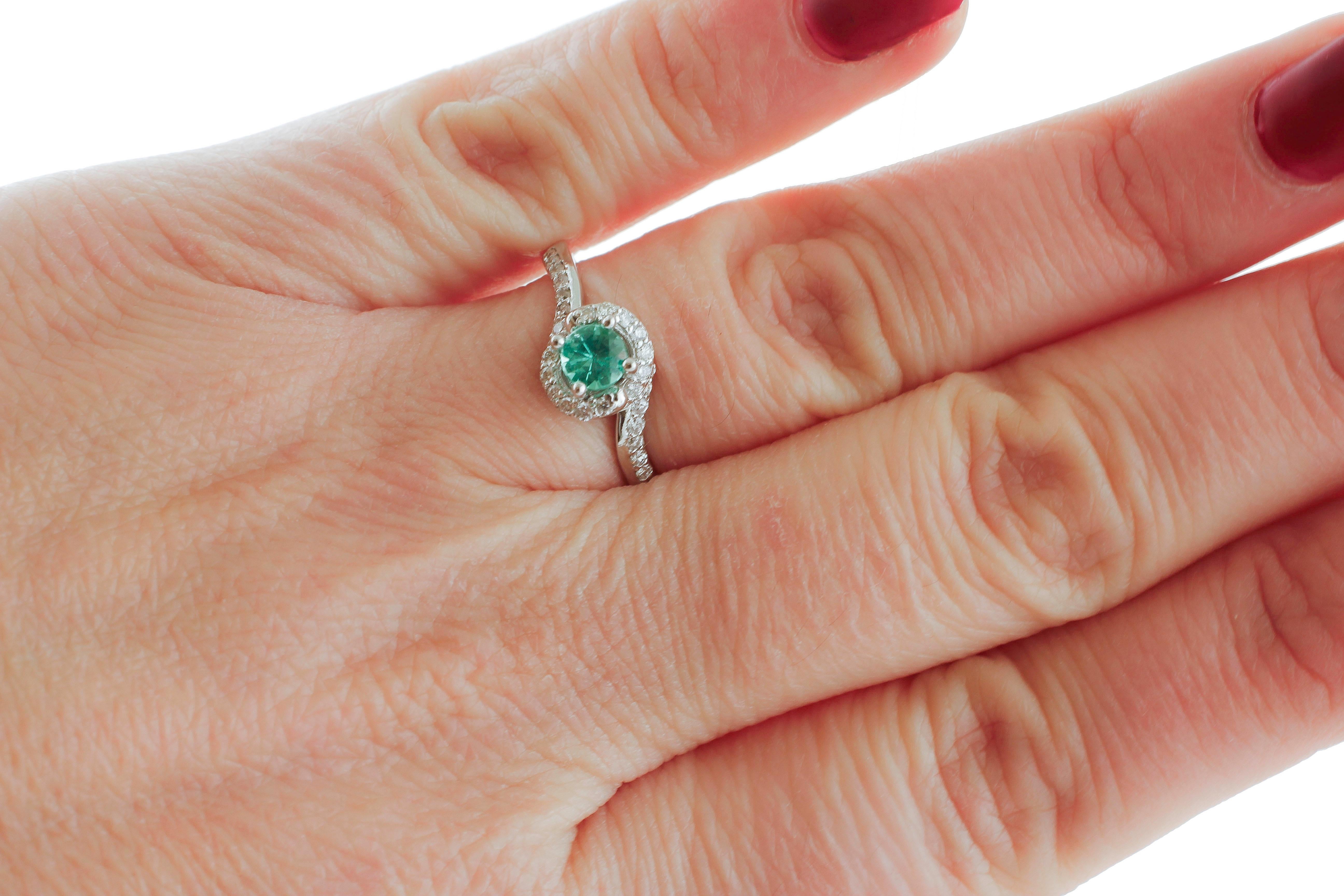 Women's Diamonds, Emerald, 18 Karat White Gold Engagement/Solitaire Ring For Sale