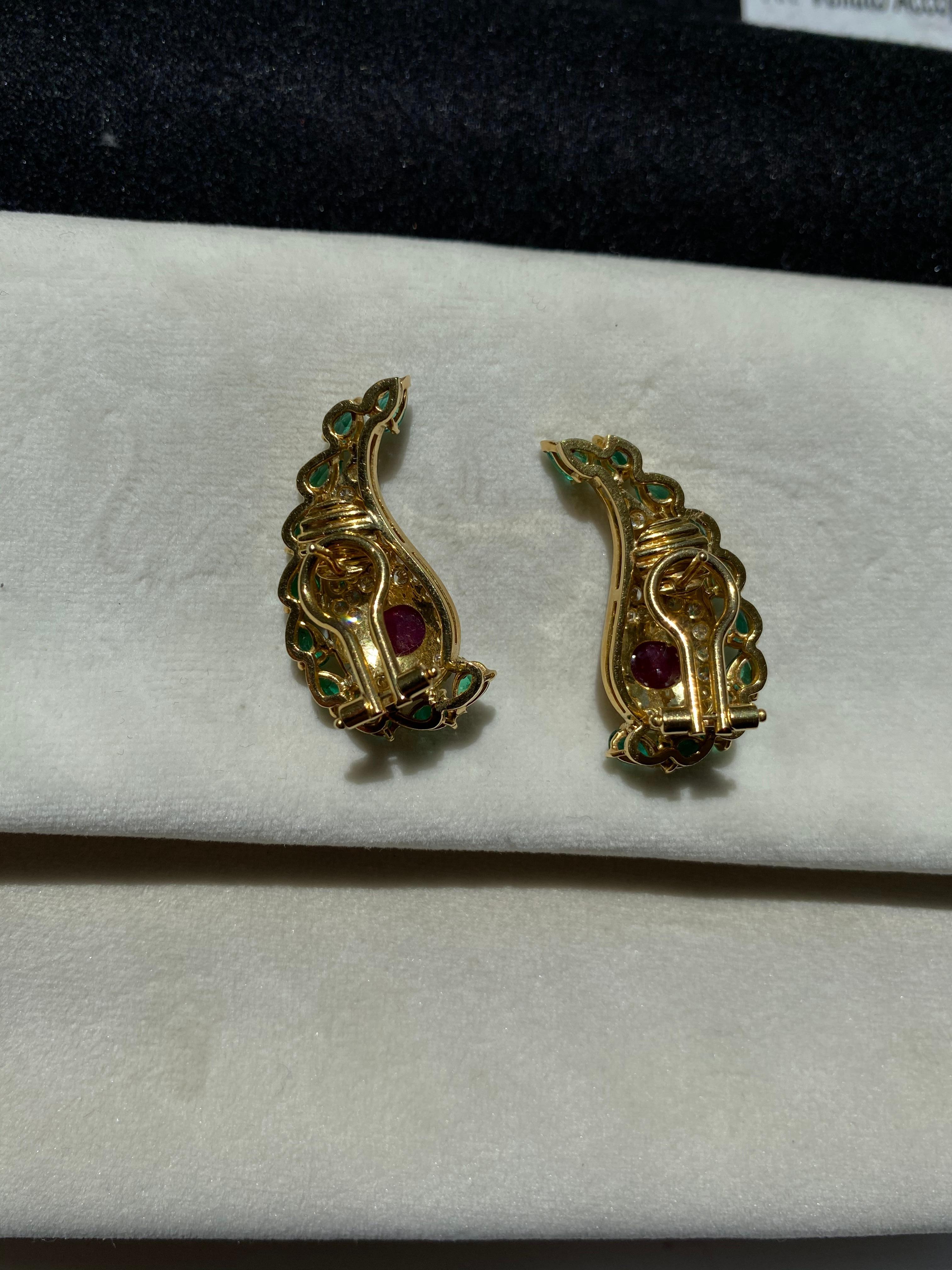Diamonds Emerald and Rubies Cabochon Clip-On Earrings In Excellent Condition In Palermo, IT