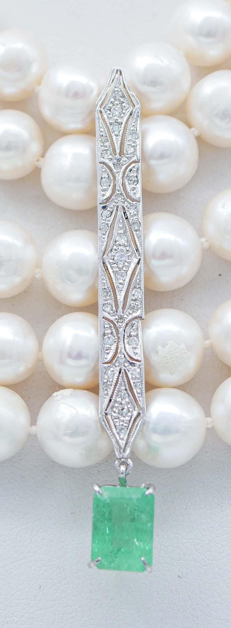 SHIPPING POLICY: 
No additional costs will be added to this order. 
Shipping costs will be totally covered by the seller (customs duties included).

Elegant necklace mounted with five rows of pearls, divided by a platinum structure in the central