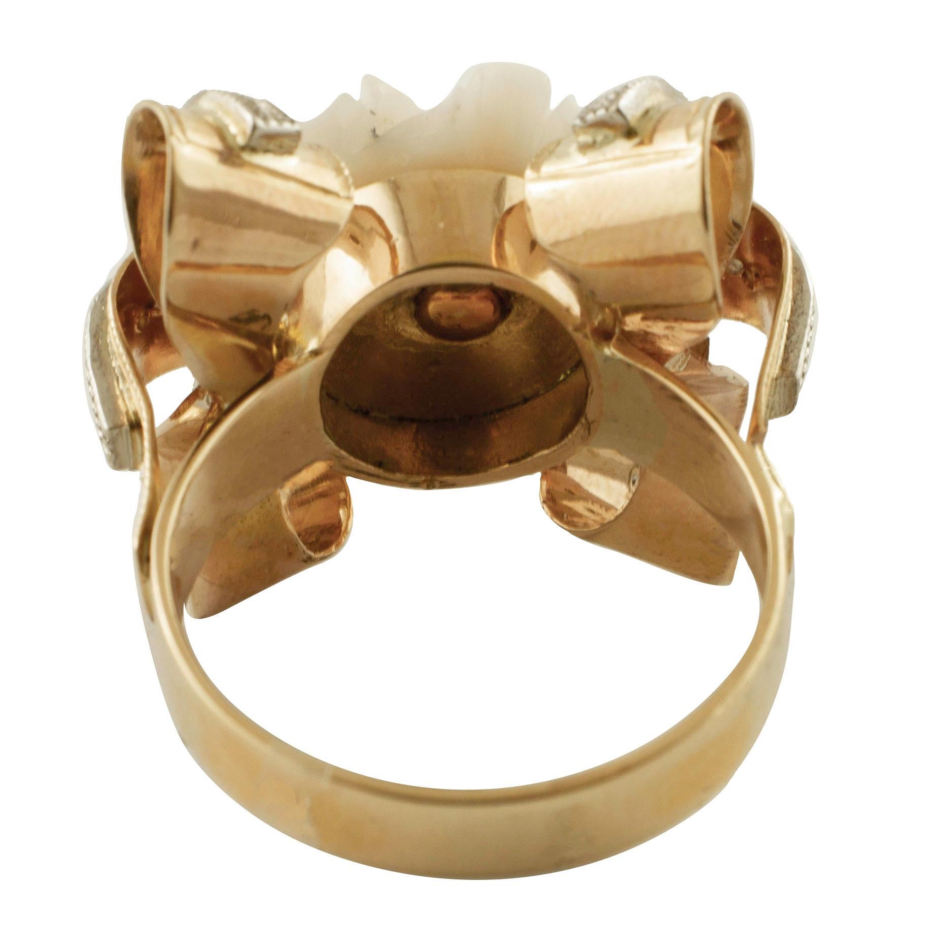 Ring aus 14 Karat Roségold mit Diamanten, Tsavorit, rosa Korallenblume (Retro) im Angebot