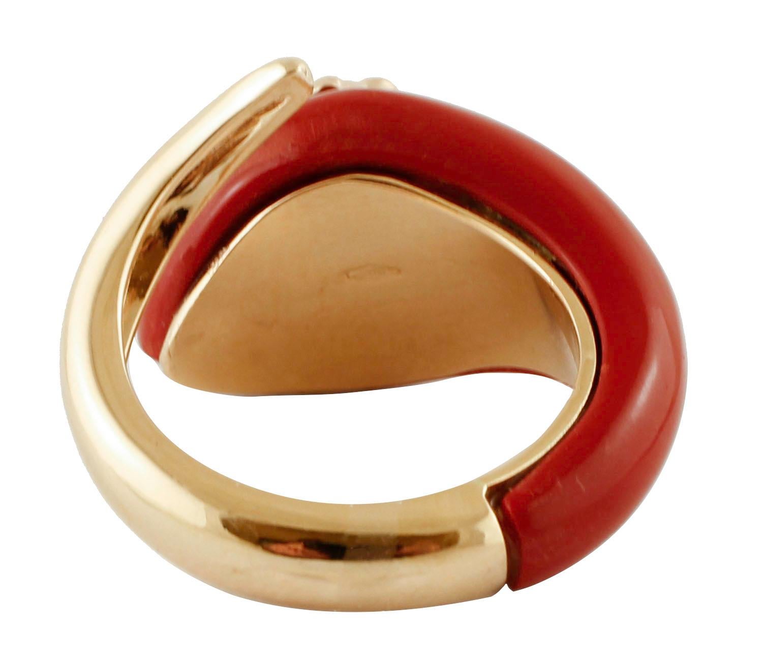 Diamonds, Emerald, Red Coral, Rose Gold, Snake Shape Fashion Ring In Good Condition In Marcianise, Marcianise (CE)