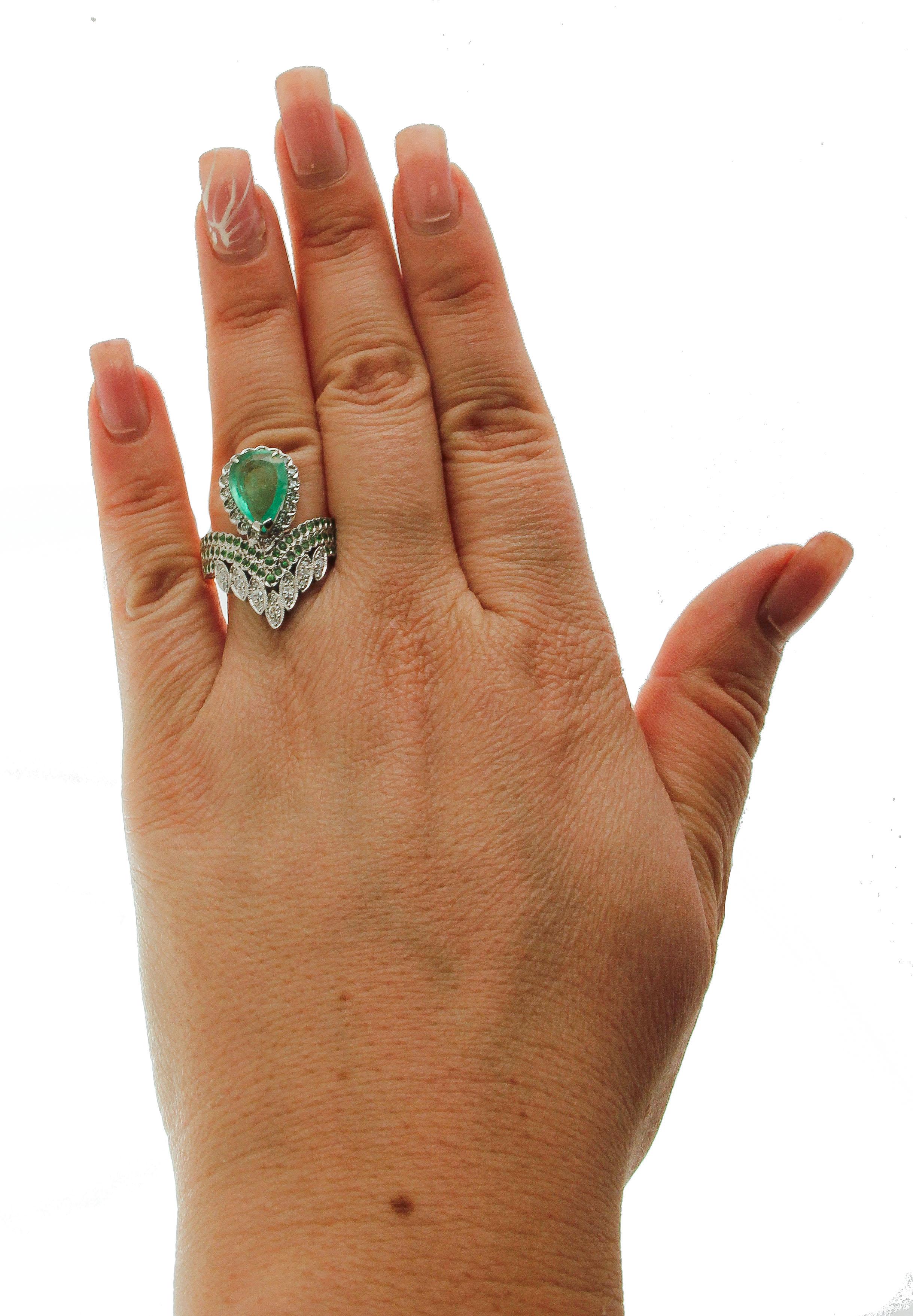 Diamonds, Emerald, Tsavorite, 9 Karat Yellow Gold and Silver, Vintage Ring In Good Condition In Marcianise, Marcianise (CE)