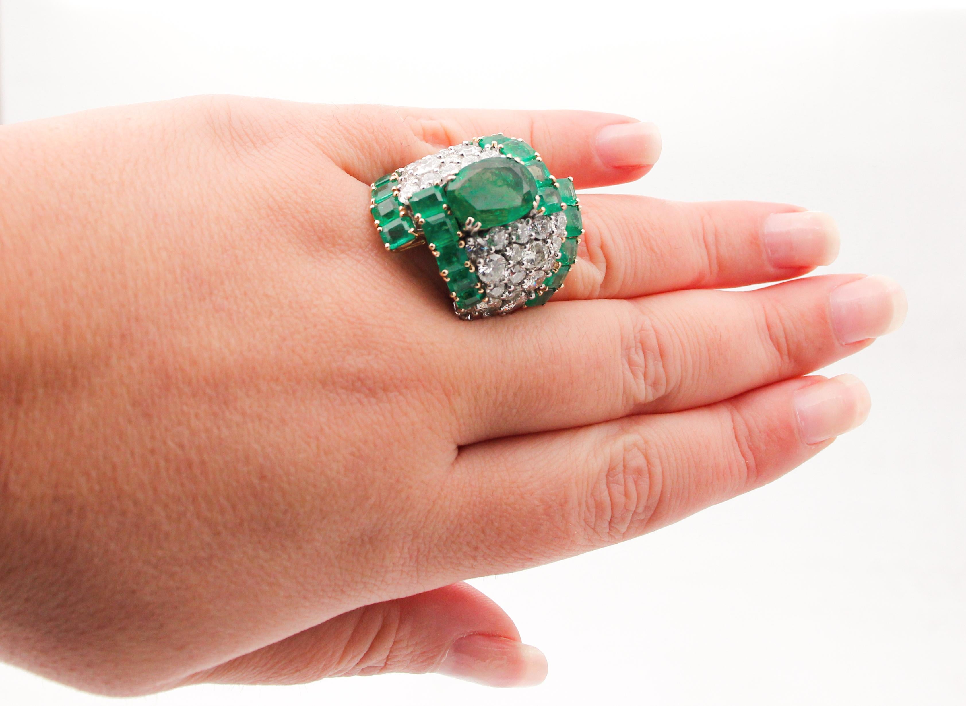 Diamonds, Emeralds, 14 Karat White Gold Ring In Good Condition In Marcianise, Marcianise (CE)