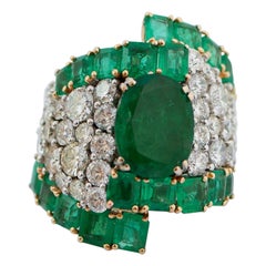 Diamants, émeraudes, bague en or blanc 14 carats
