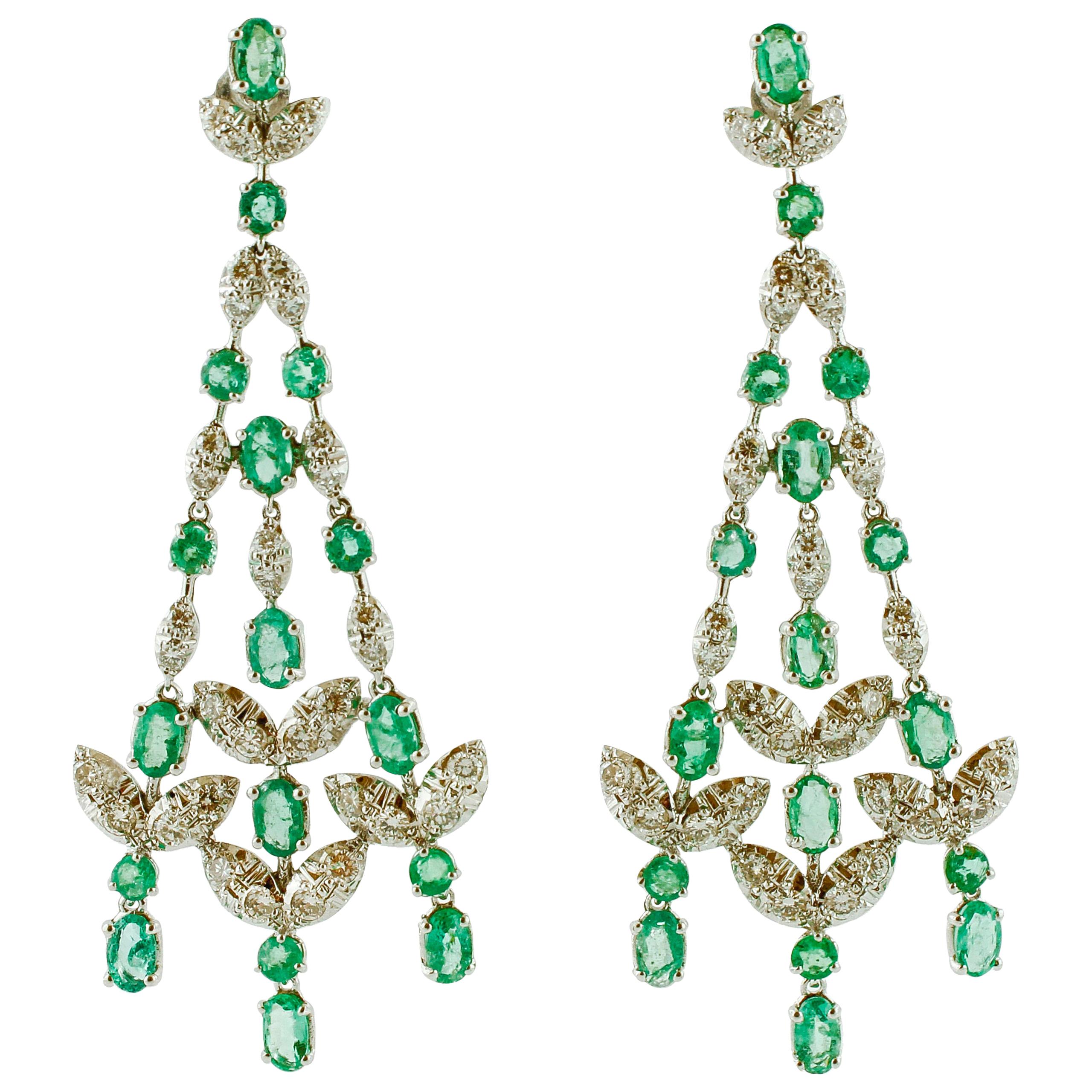 Diamonds, Emeralds, 14 Karat White Gold Retrò Chandelier Earrings For Sale