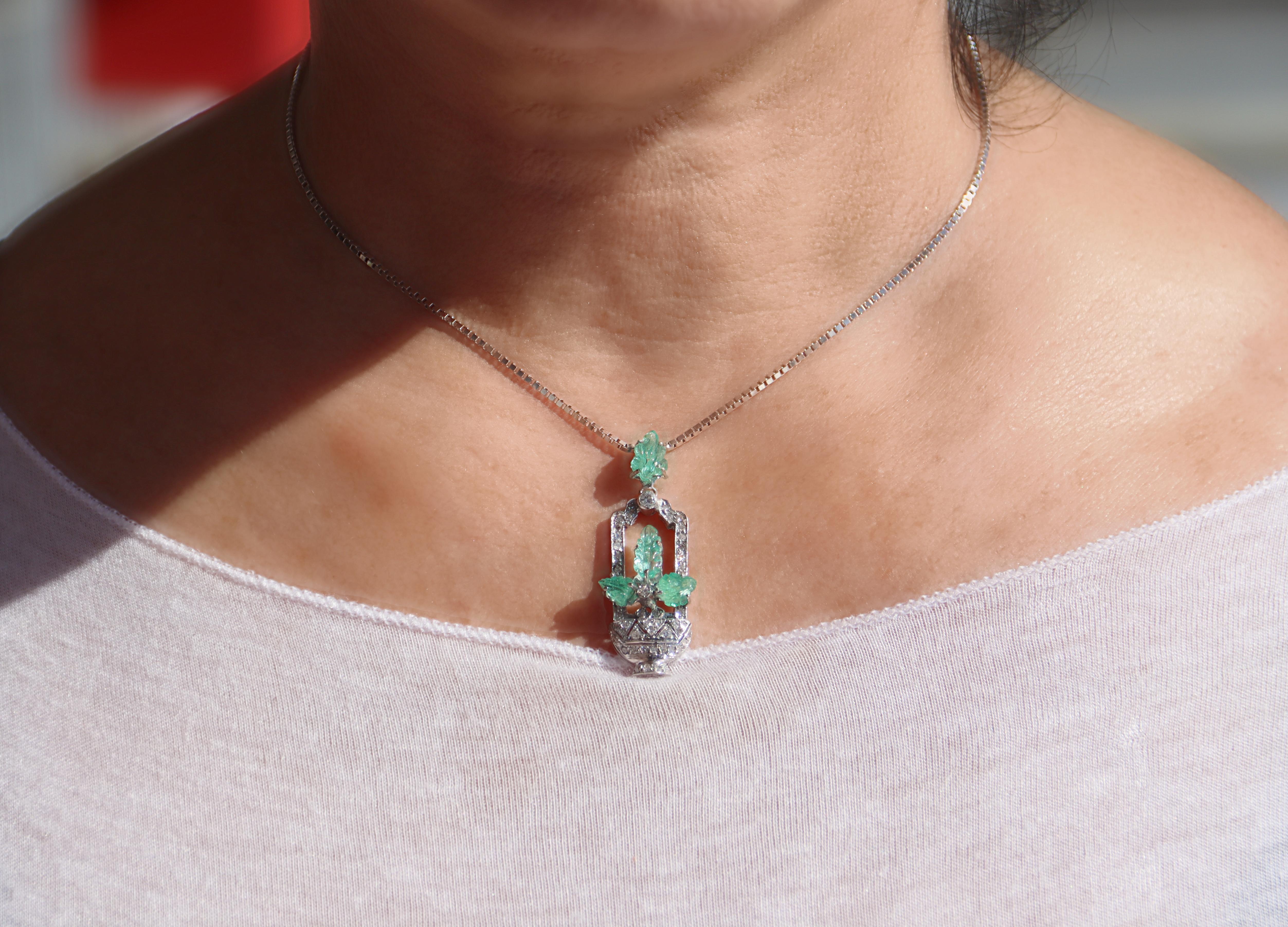 Collana con diamanti e smeraldi in oro bianco 18 Kt in vendita 1