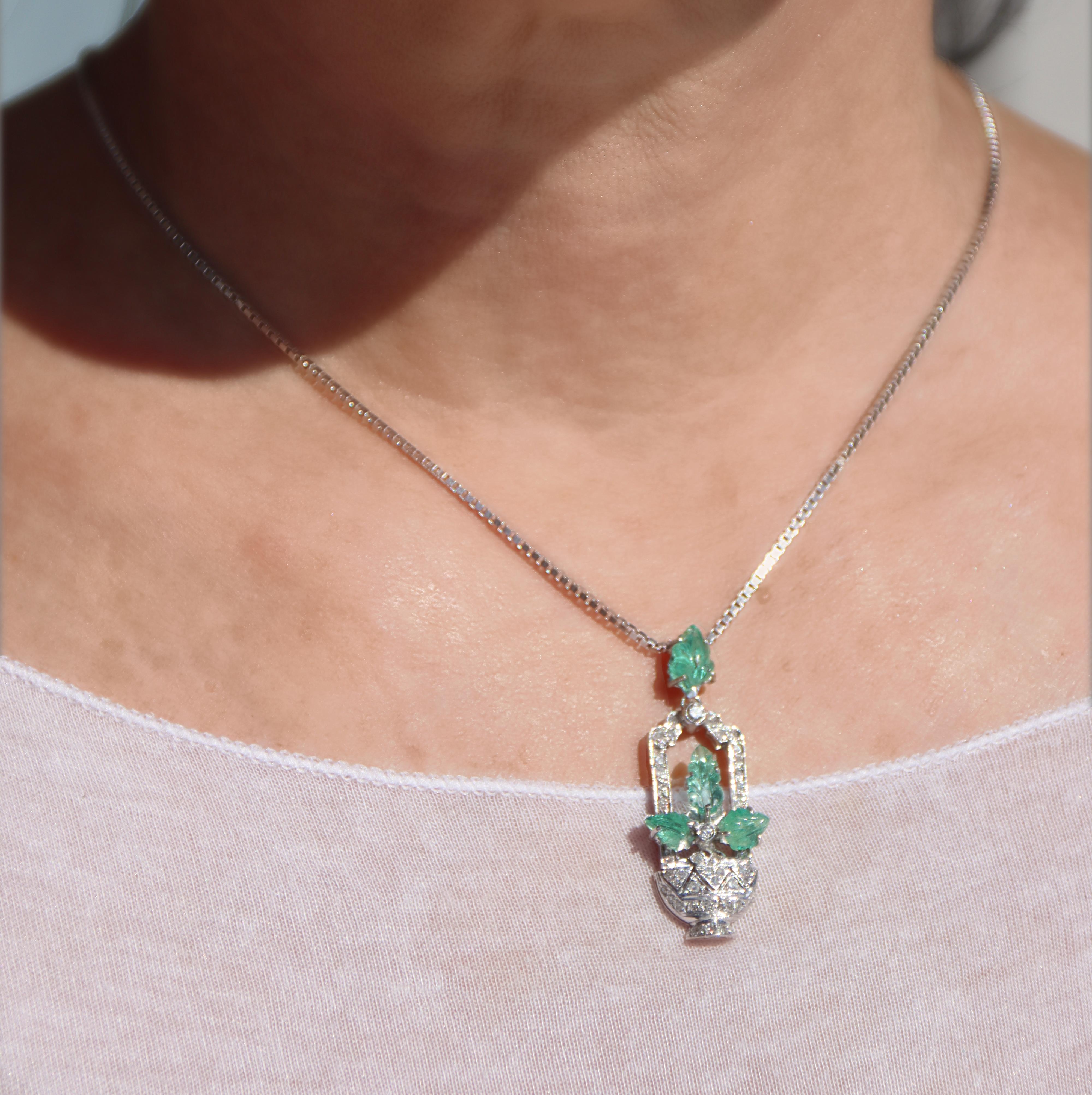 Collana con diamanti e smeraldi in oro bianco 18 Kt in vendita 3