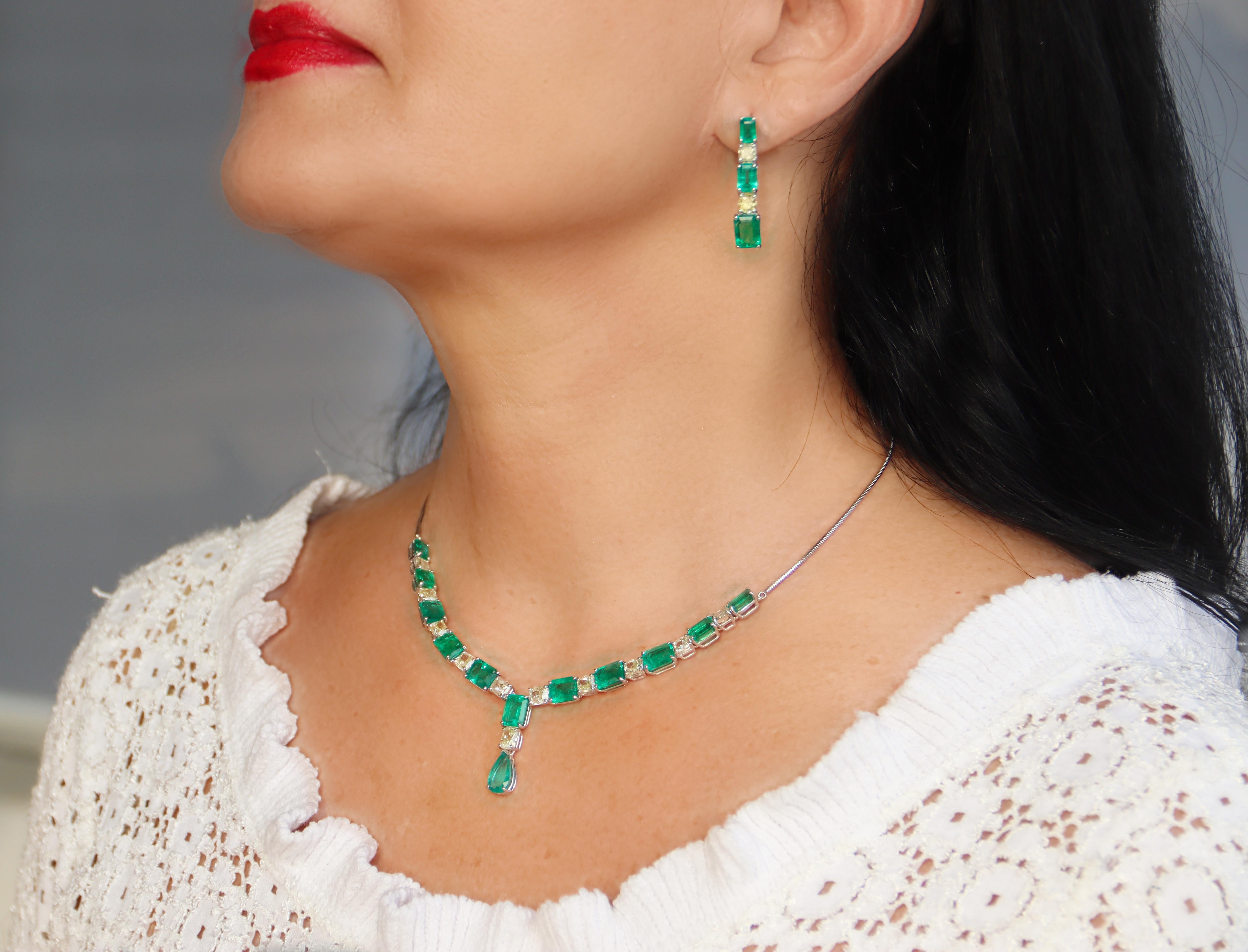 Diamonds Emeralds 18 Karat White Gold Drop Earrings And Choker Necklace For Sale 8