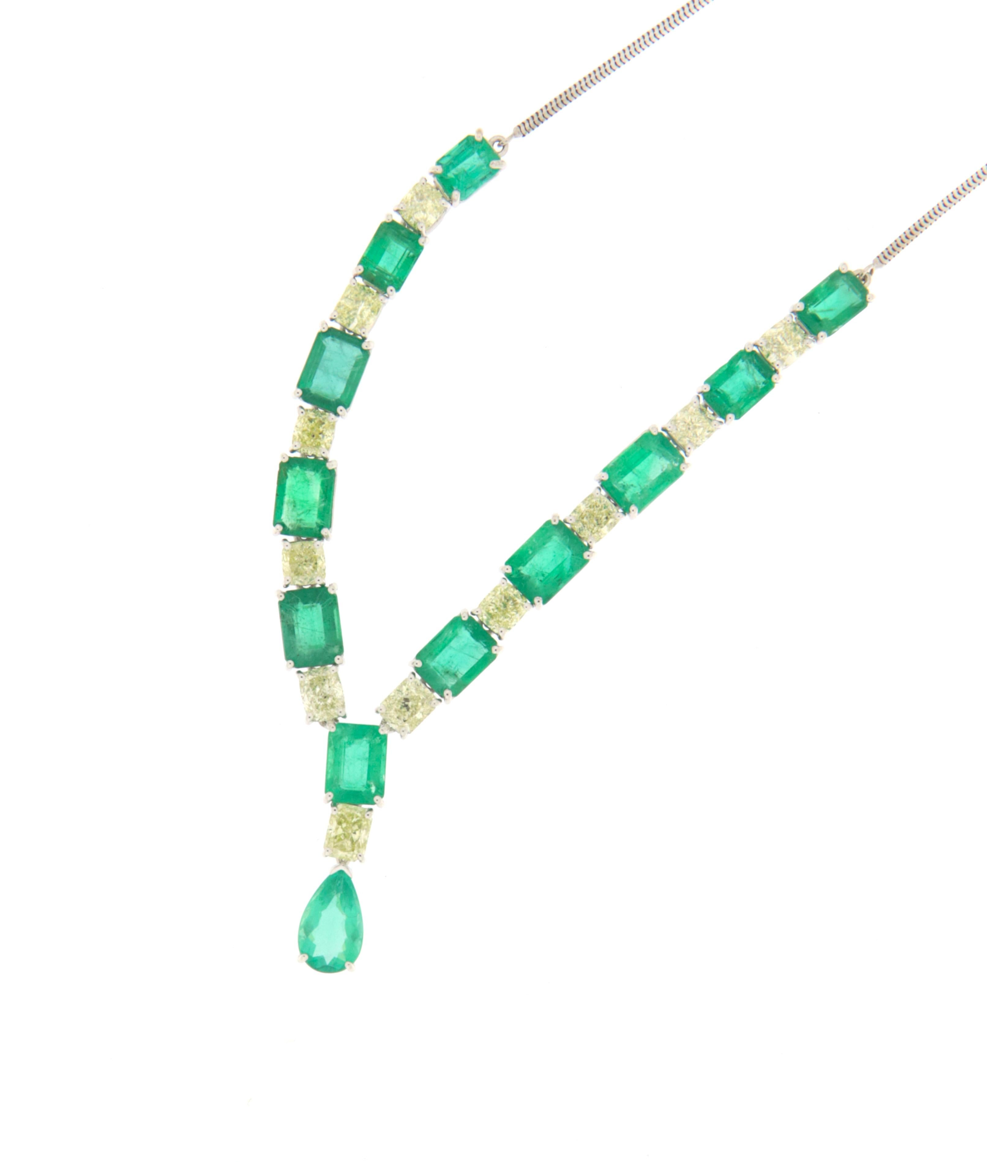 Diamonds Emeralds 18 Karat White Gold Drop Earrings And Choker Necklace In New Condition For Sale In Marcianise, IT