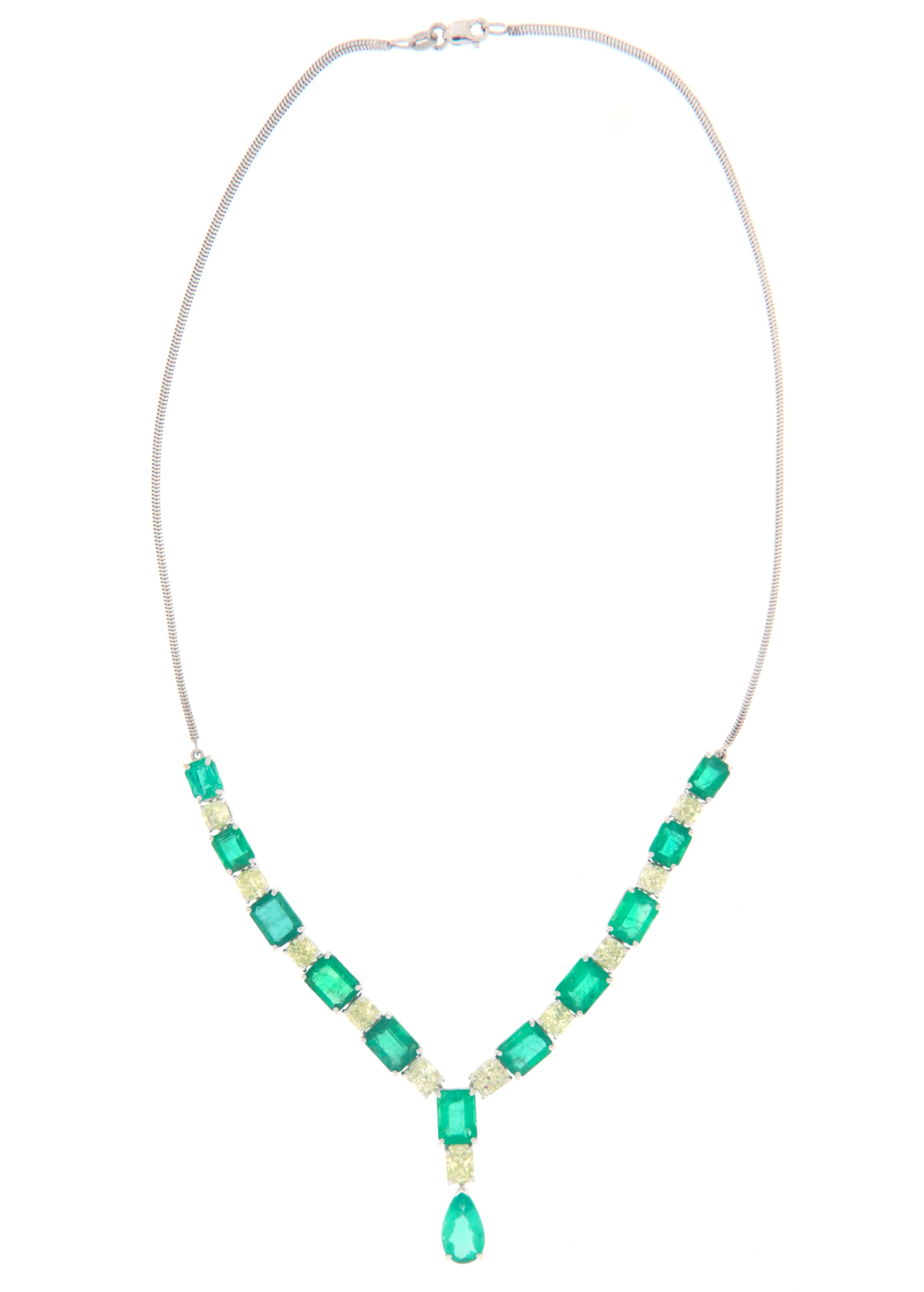 Diamonds Emeralds 18 Karat White Gold Drop Earrings And Choker Necklace For Sale 2