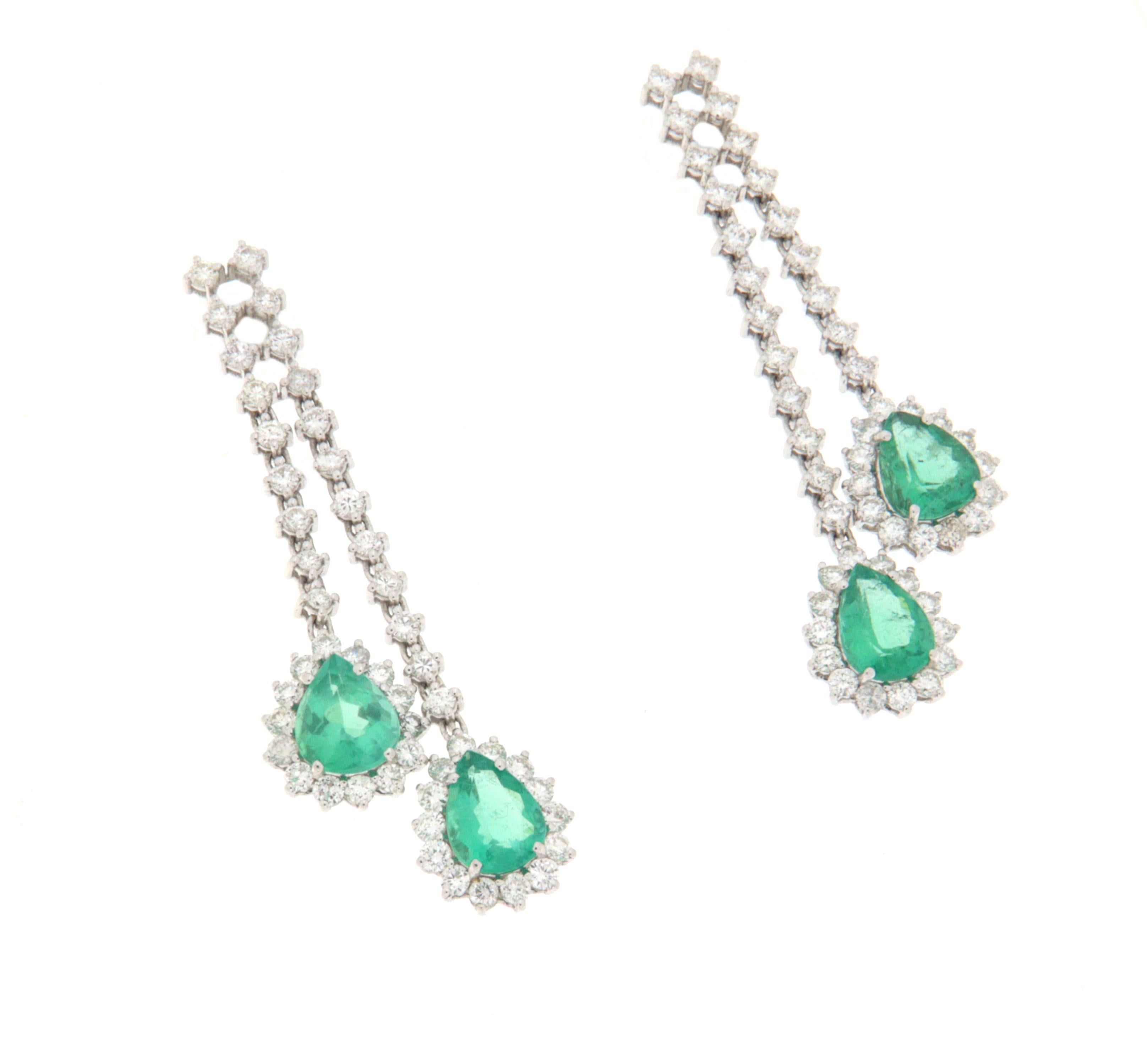 Diamonds Emeralds 18 Karat White Gold Drop Earrings In New Condition For Sale In Marcianise, IT