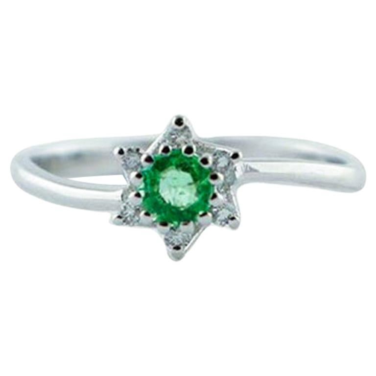 Diamonds, Emeralds, 18 Karat White Gold Flower-Shaped Ring For Sale