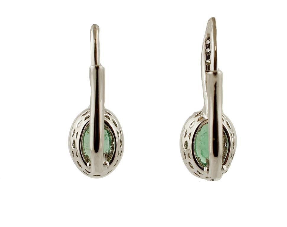 Gorgeous modern earrings in 18 kt white gold structure mounted with two oval emeralds surrounded by little diamonds.
These earrings are totally handmade by Italian master goldsmiths.
Diamonds 0.43 ct, brilliant cut, G Color, VS Clarity
Emeralds 0.81