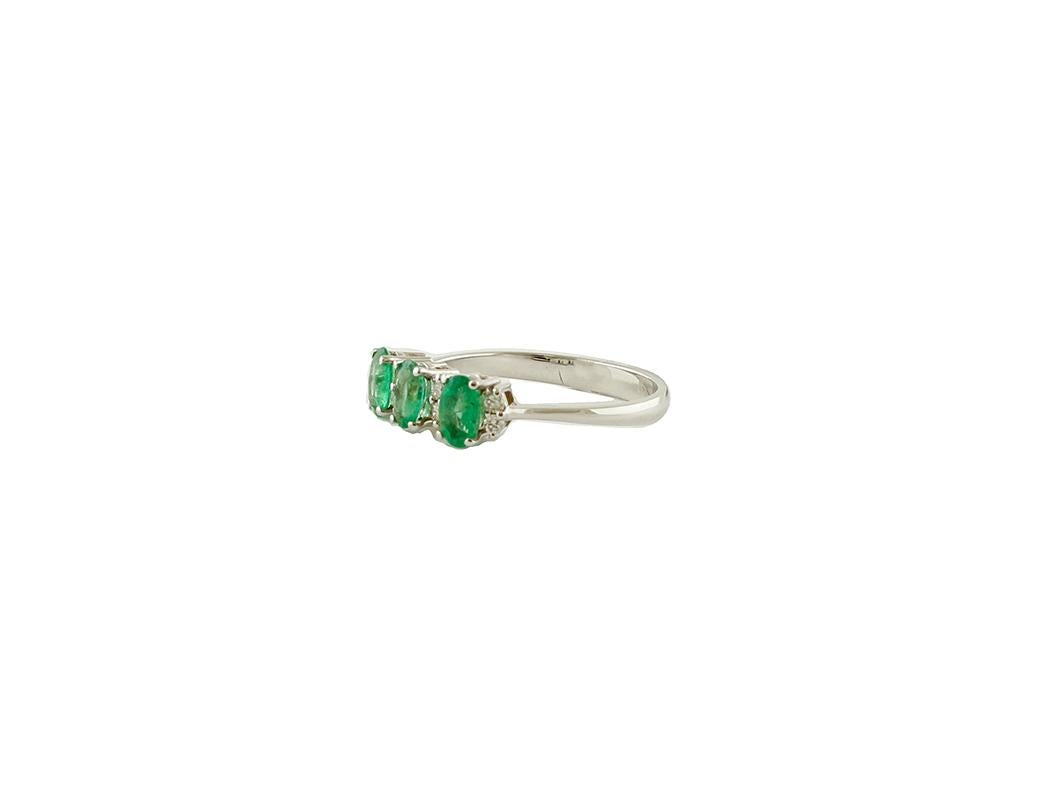 Gorgeous engagement ring in 18 kt white gold structure mounted with three oval emerald alternated with a row of two little white diamonds.
This ring is totally handmade by Italian master goldsmith.
Diamonds 0.11 ct, brilliant cut, G Color, VS