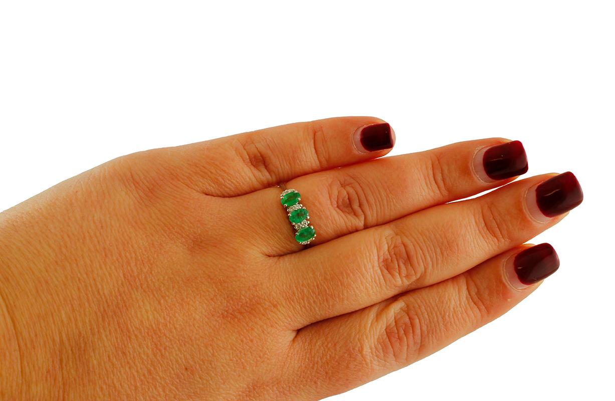 Diamonds, Emeralds, 18 Karat White Gold Ring In Good Condition In Marcianise, Marcianise (CE)