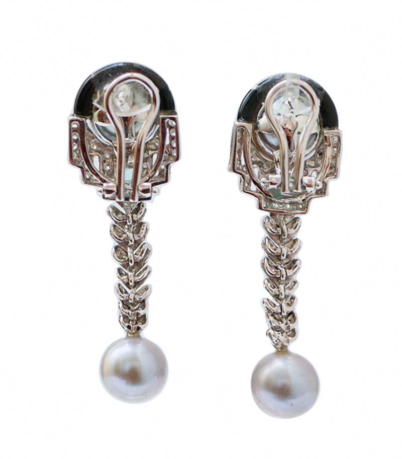 Rétro Diamants, émeraudes, perles grises, onyx, boucles d'oreilles pendantes en or blanc 14 carats en vente