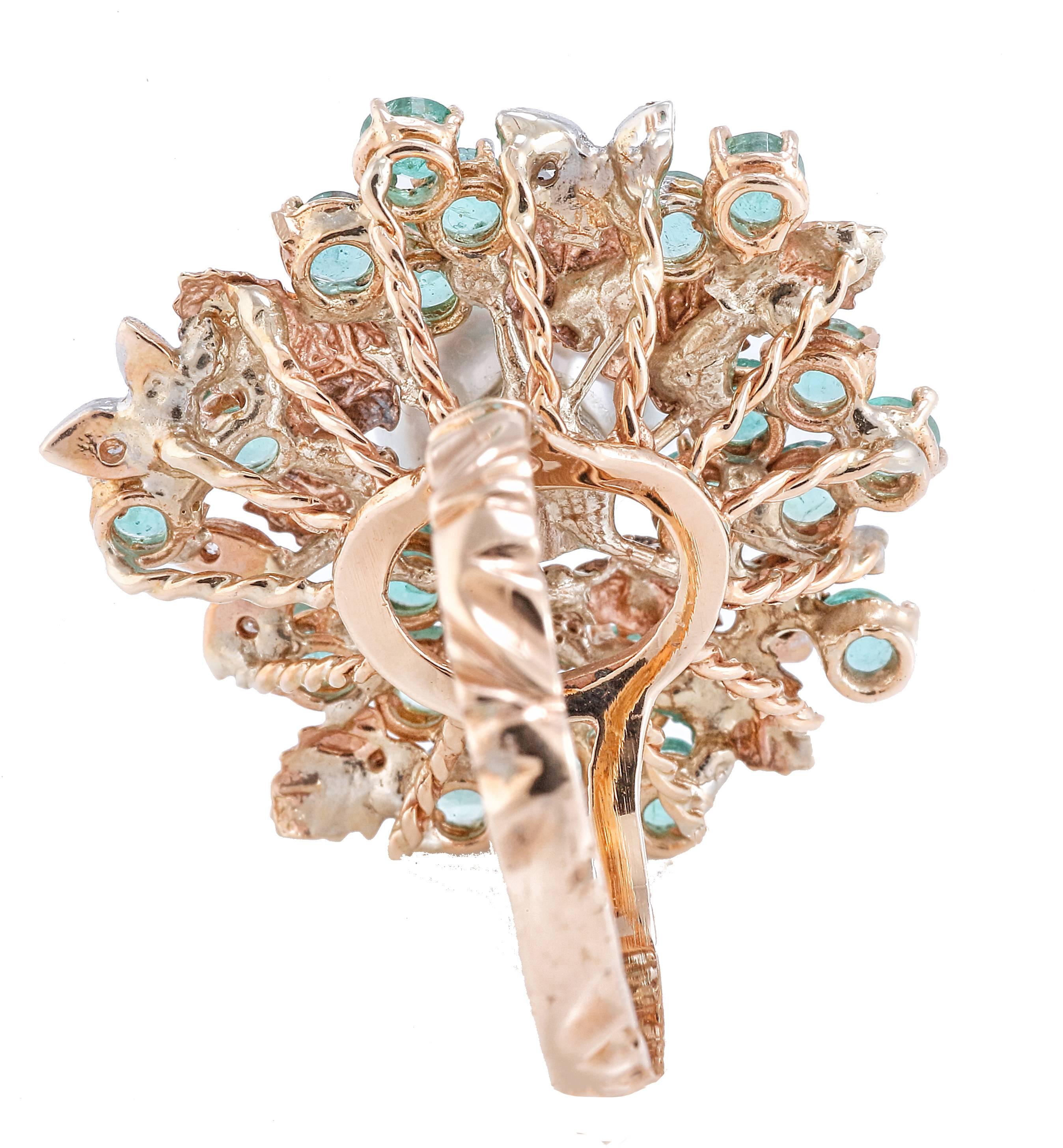 Ring aus Weiß- und Roségold mit Diamanten, Smaragden und Perlen (Retro) im Angebot