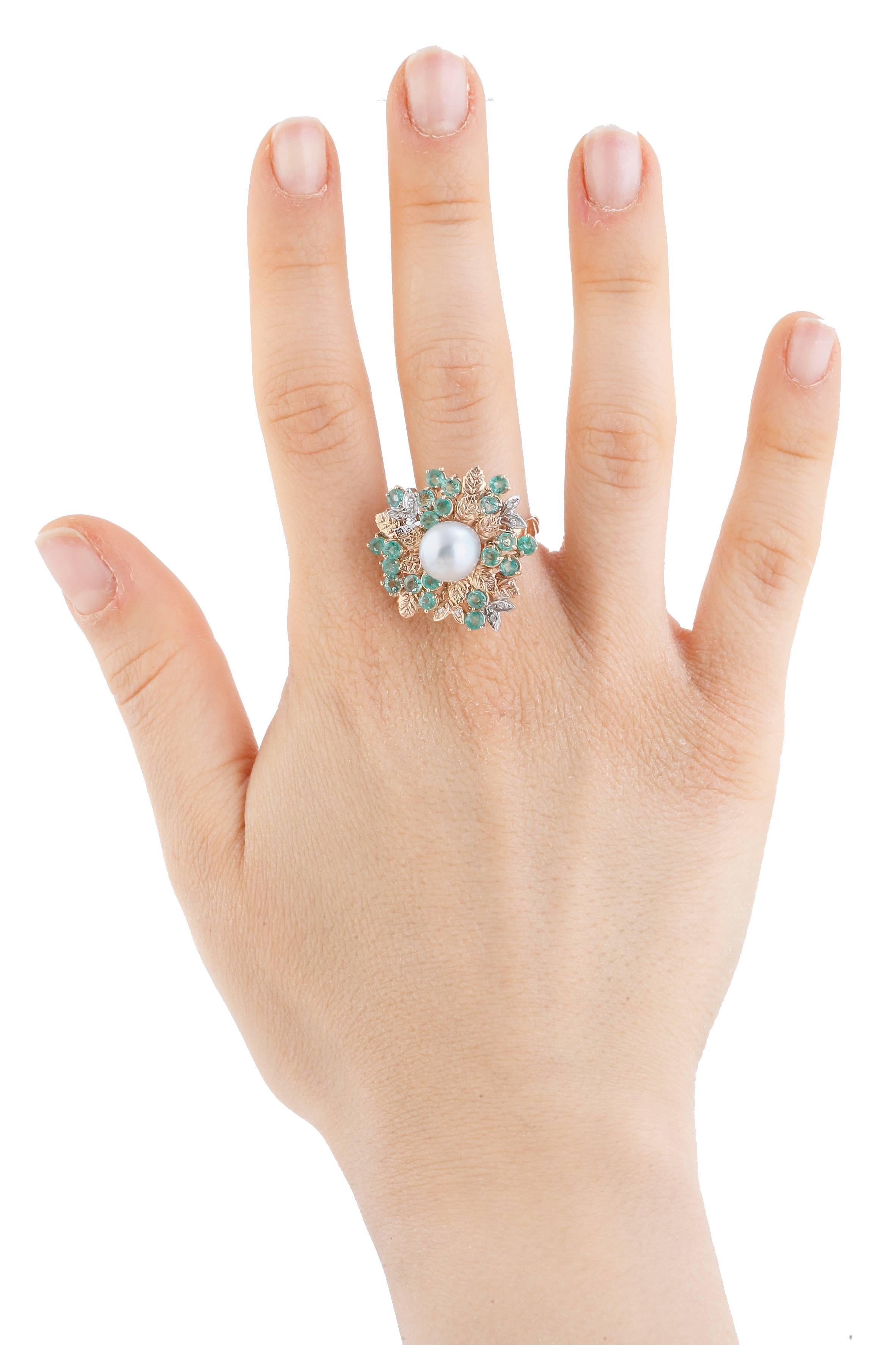 Ring aus Weiß- und Roségold mit Diamanten, Smaragden und Perlen im Zustand „Gut“ im Angebot in Marcianise, Marcianise (CE)