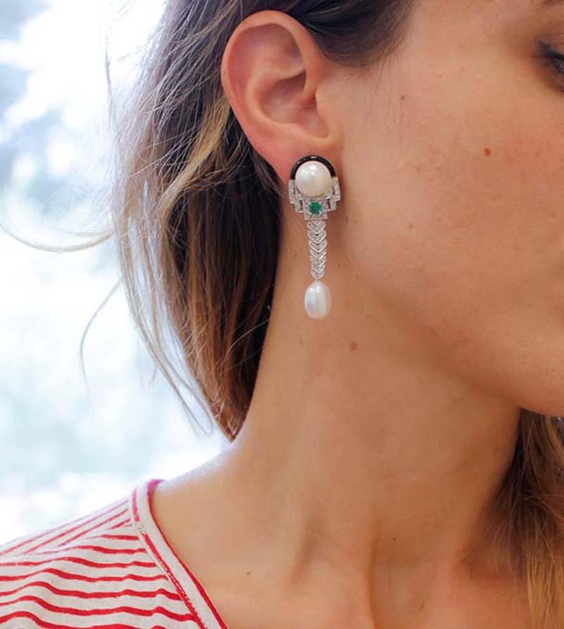 Diamonds, Emeralds, Pearls, Onyx, 14 Karat White Gold Dangle Earrings In New Condition In Marcianise, Marcianise (CE)