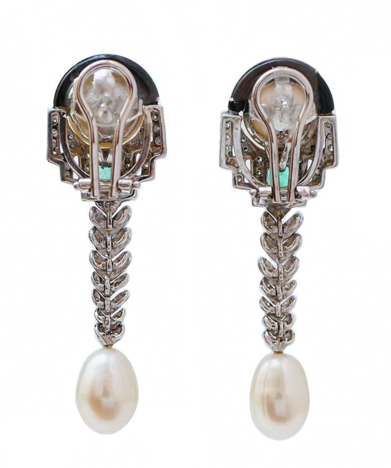 Rétro Diamants, émeraudes,  Boucles d'oreilles pendantes en Perles, Onyx, Platine et Or blanc 14 Kt en vente