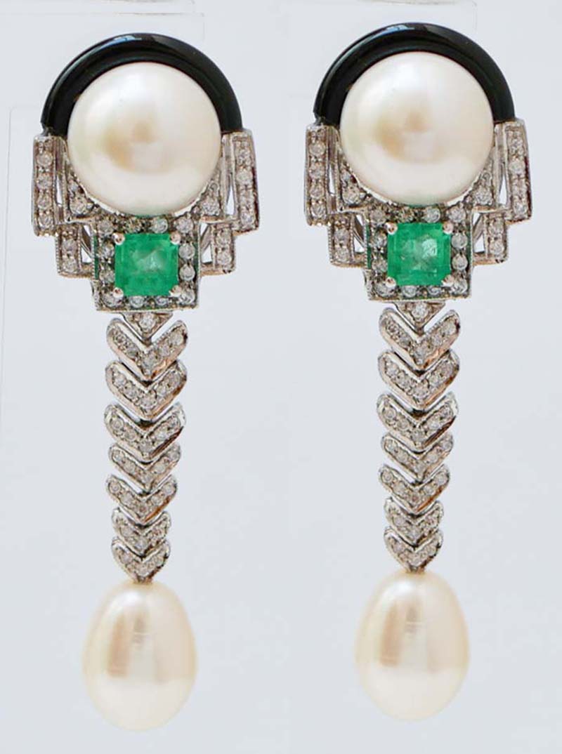 Diamants, émeraudes,  Boucles d'oreilles pendantes en Perles, Onyx, Platine et Or blanc 14 Kt en vente
