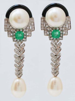 Diamants, émeraudes,  Boucles d'oreilles pendantes en Perles, Onyx, Platine et Or blanc 14 Kt