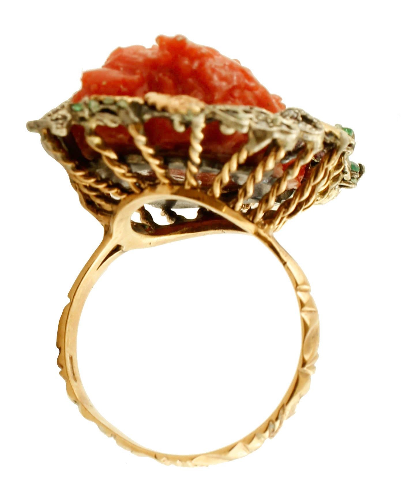 Taille mixte Diamants, Emeraudes, A Stone Stone rouge, Bague Retrò en or rose et argent 9 carats en vente