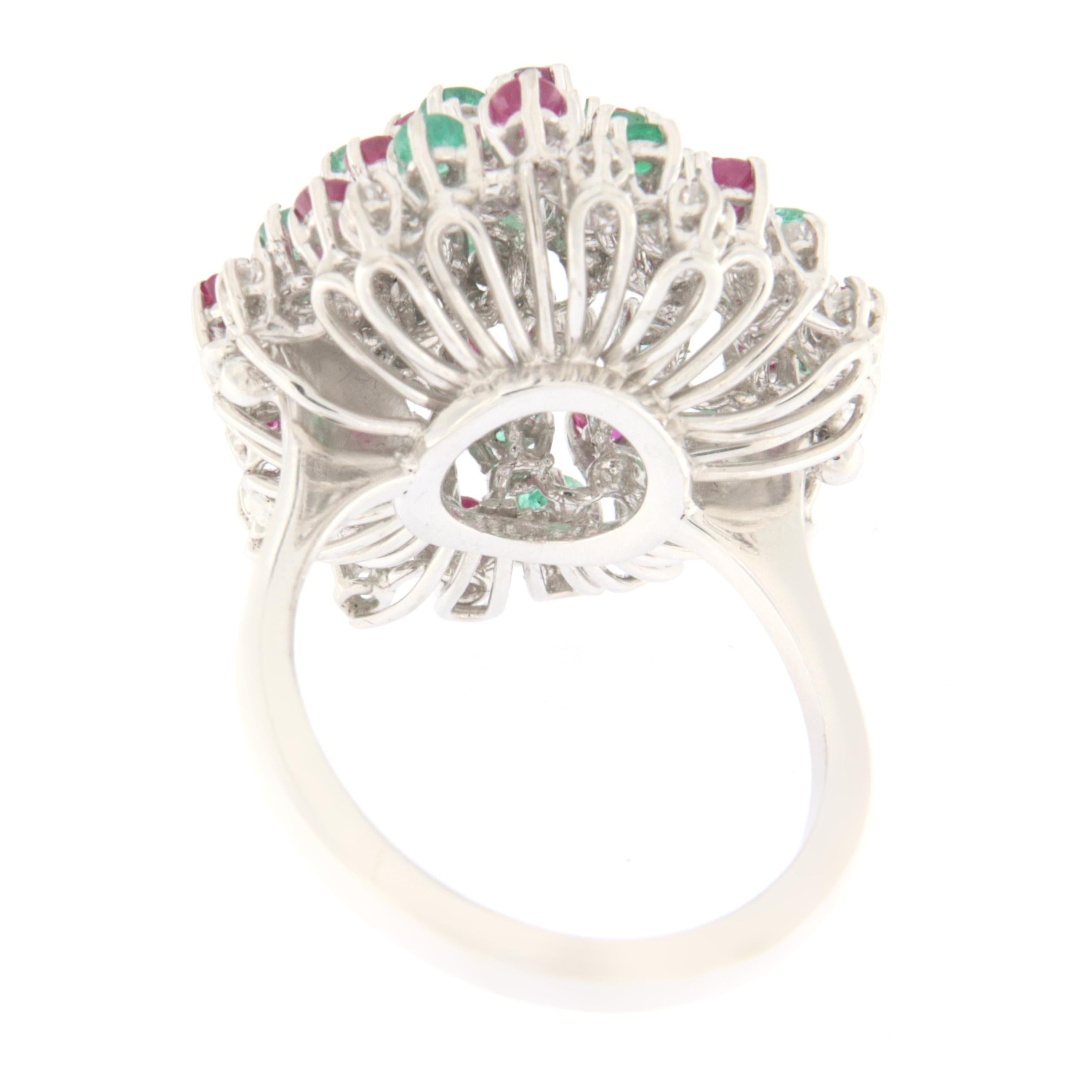 Diamonds Emeralds Rubies 18 Karat White Gold Cockatil Ring In New Condition For Sale In Marcianise, IT