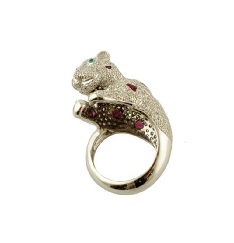 Fashion ring in 18k white gold featuring a sweet bear totally studded with diamonds and spots of rubies and emeralds.
The origin of this ring goes back to the 1990s; The ring is totally handmade by Italian master goldsmiths and it is in perfect