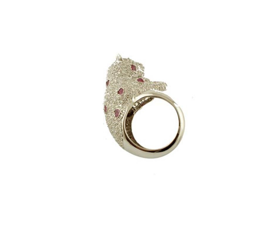 Diamonds, Emeralds, Rubies, 18 Karat White Gold Bear Ring In Good Condition In Marcianise, Marcianise (CE)