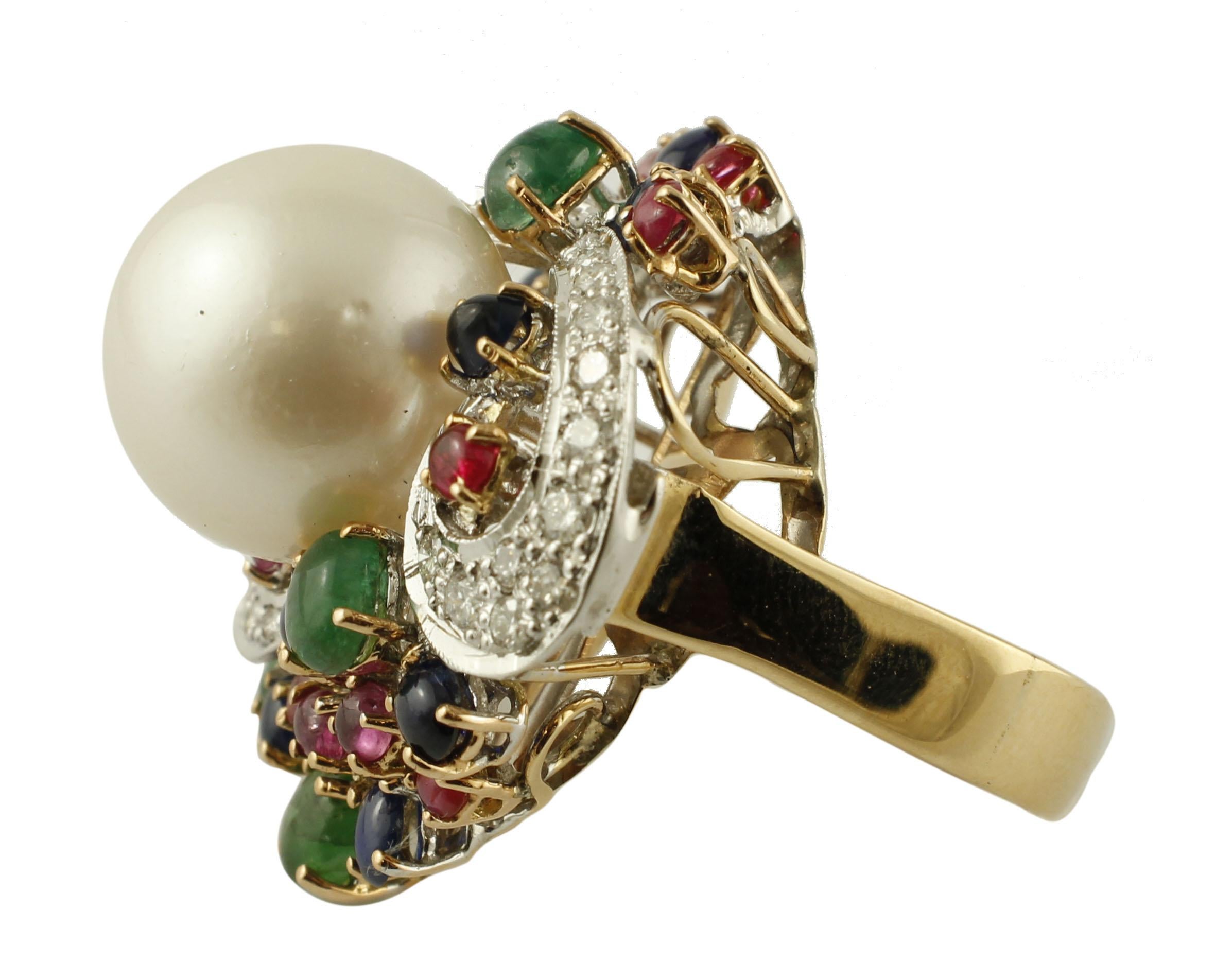 Retro cocktail ring in 14k yellow gold structure, mounted with a big south sea pearl (15mm) in the centre, surrounded by 5.73 ct of rubies, emeralds and blue sapphires, and enriched with white gold decorations studded with 0.58 ct of diamonds.
Made