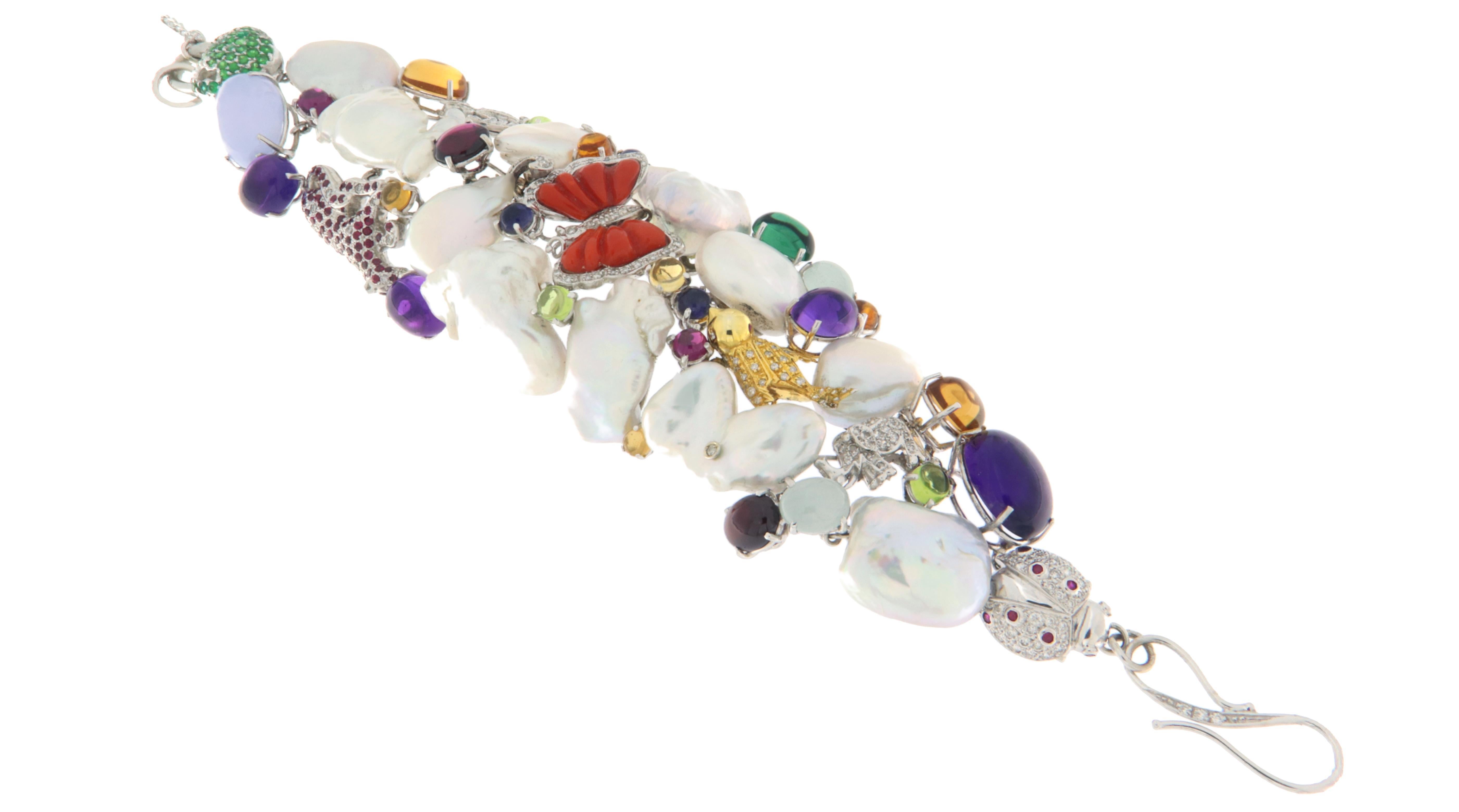Extraordinary 18-karat white gold bracelet, a piece of rare beauty and sophisticated craftsmanship, perfect for those seeking an exclusive and colorful accessory. This bracelet stands out for its original design and the richness of precious