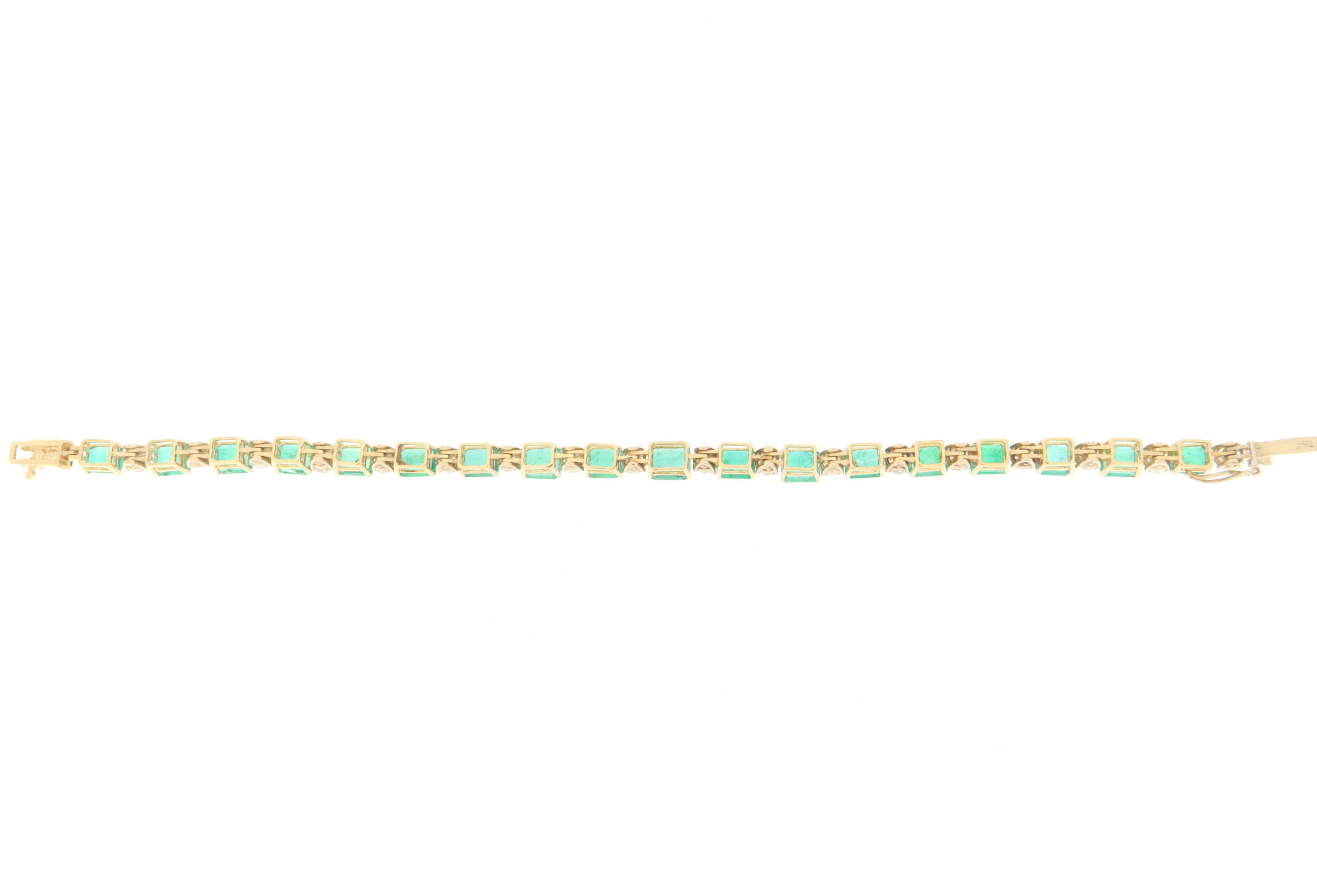 Taille mixte Bracelet tennis en or jaune 18 carats avec diamants et émeraudes en vente