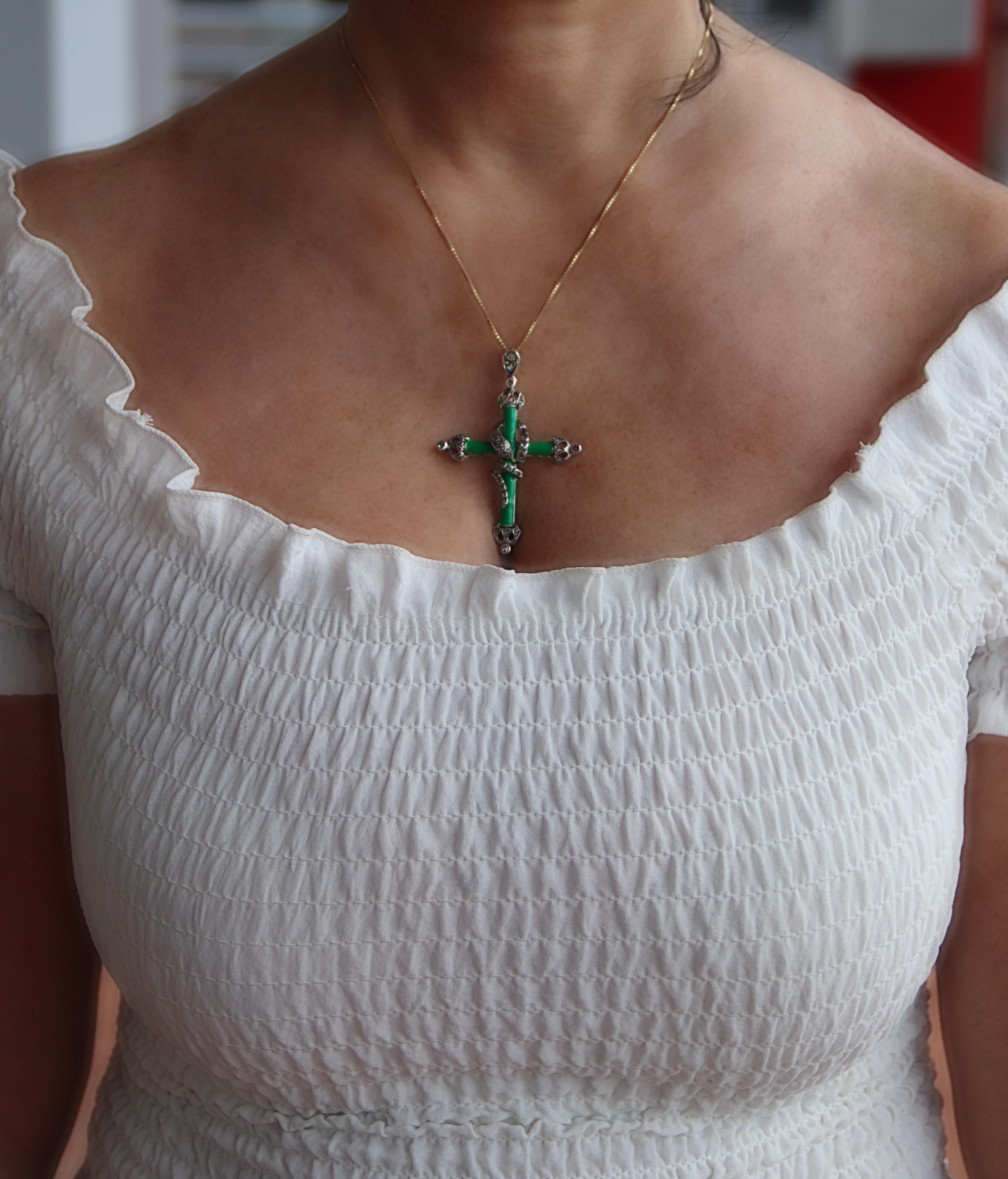 Collier croix en or jaune 14 carats avec diamants et émail en vente 1