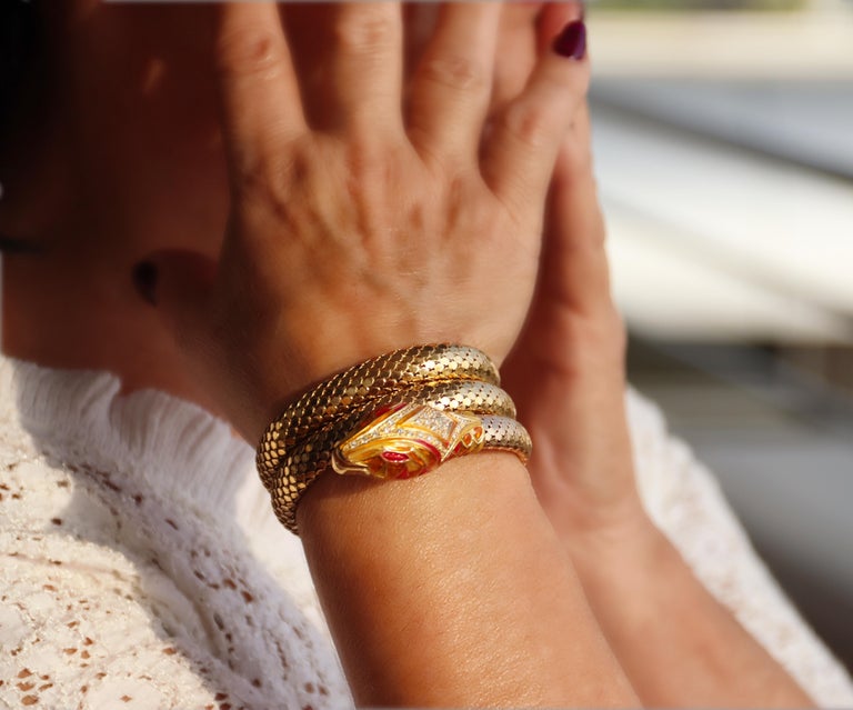 Diamonds Enamel 18 Karat Yellow Gold Snake Bangle Bracelet For Sale 3