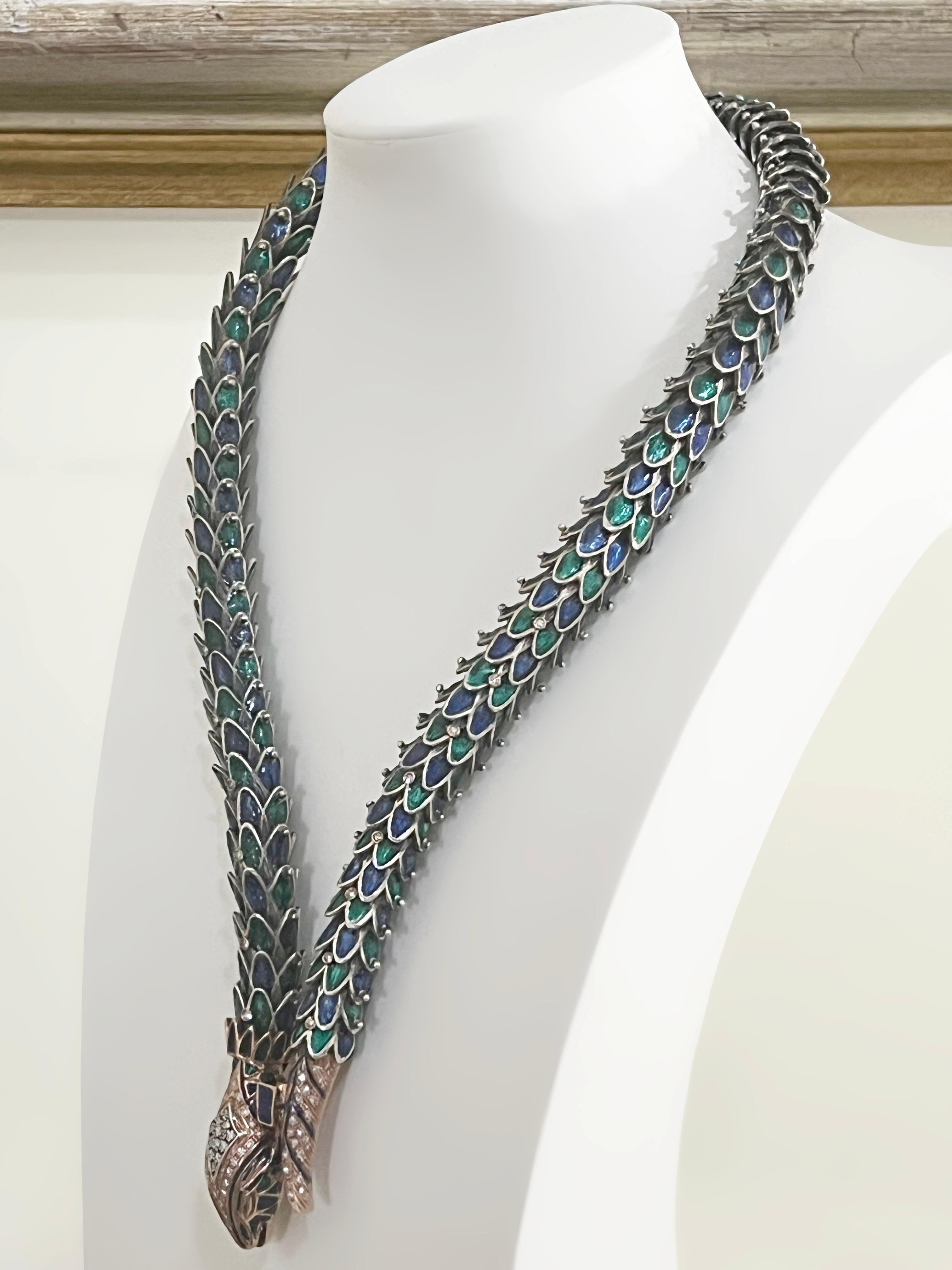 Diamanten und Emaille 9 Karat Gelbgold Silber Tropfen-Halskette im Angebot 3
