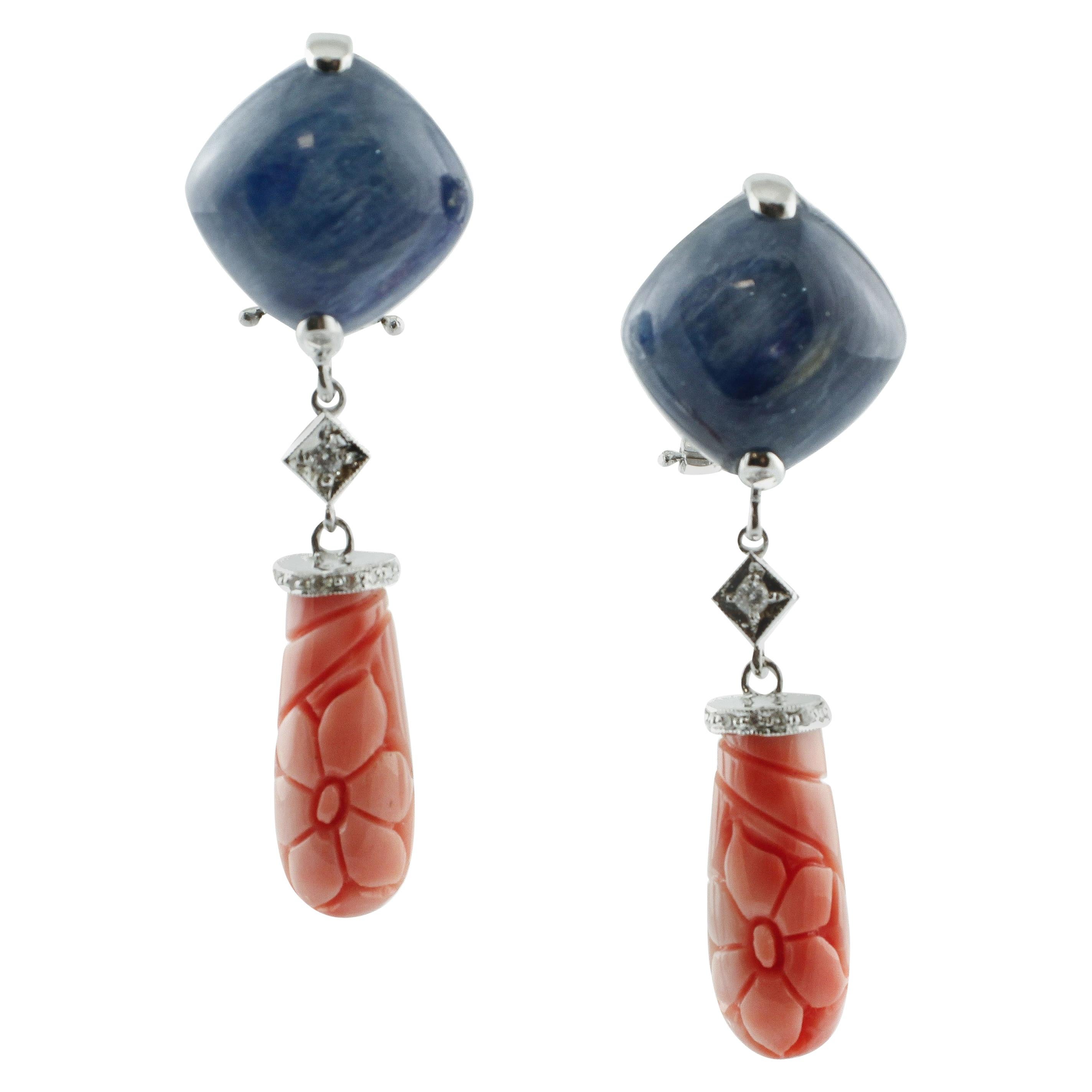 Boucles d'oreilles en or blanc 14 carats, diamants, corail gravé, Kyanite en vente