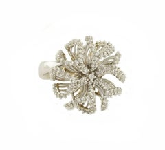 Diamonds, 18 kt White Gold Flower Ring