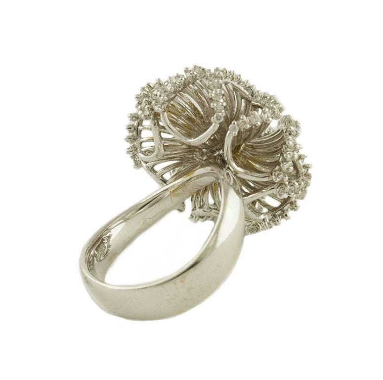 Women's or Men's Diamonds, 18 kt White Gold Flower Ring For Sale
