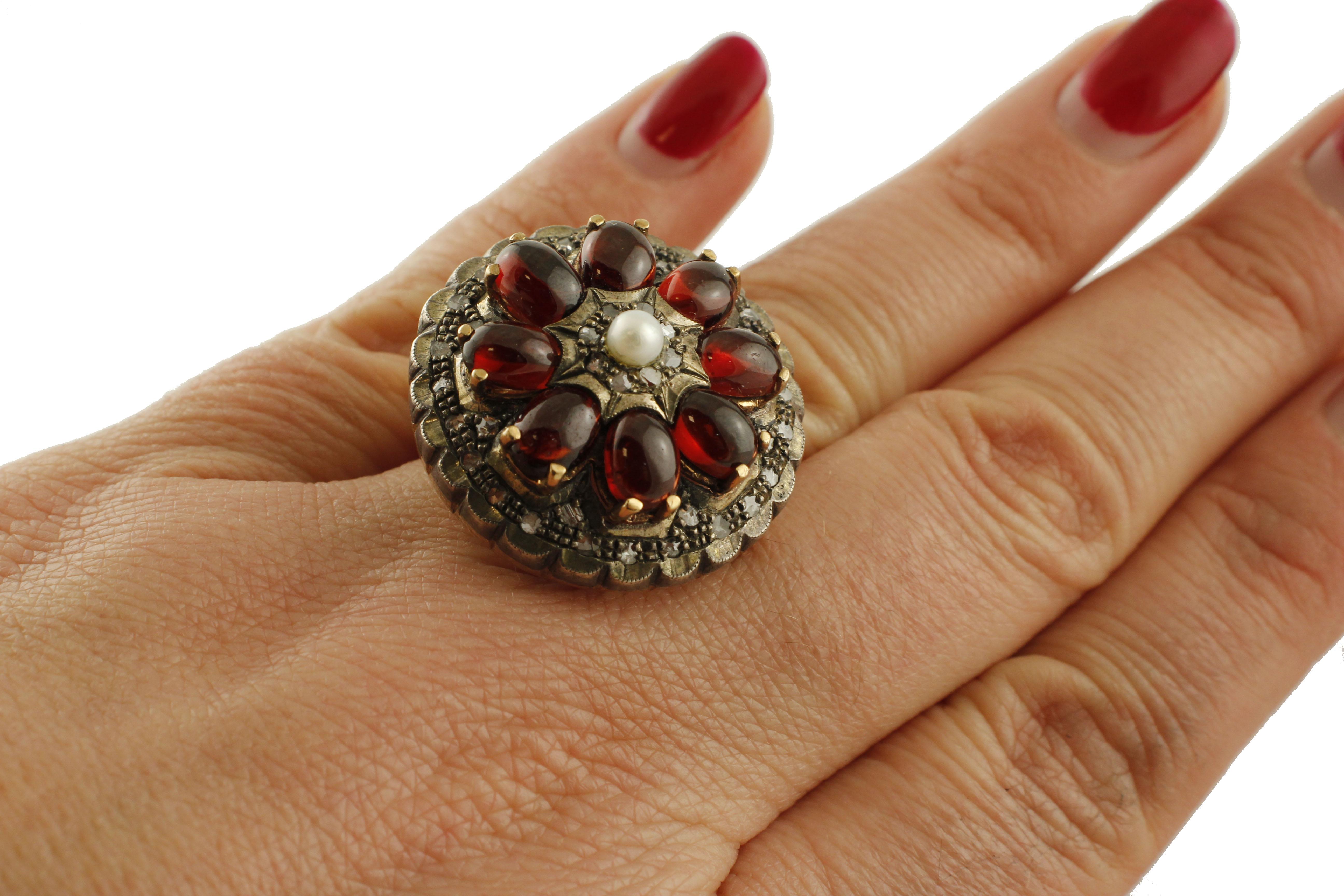 Diamonds, Garnets, Little Pearl Rose Gold and Silver Cocktail Ring In Good Condition For Sale In Marcianise, Marcianise (CE)