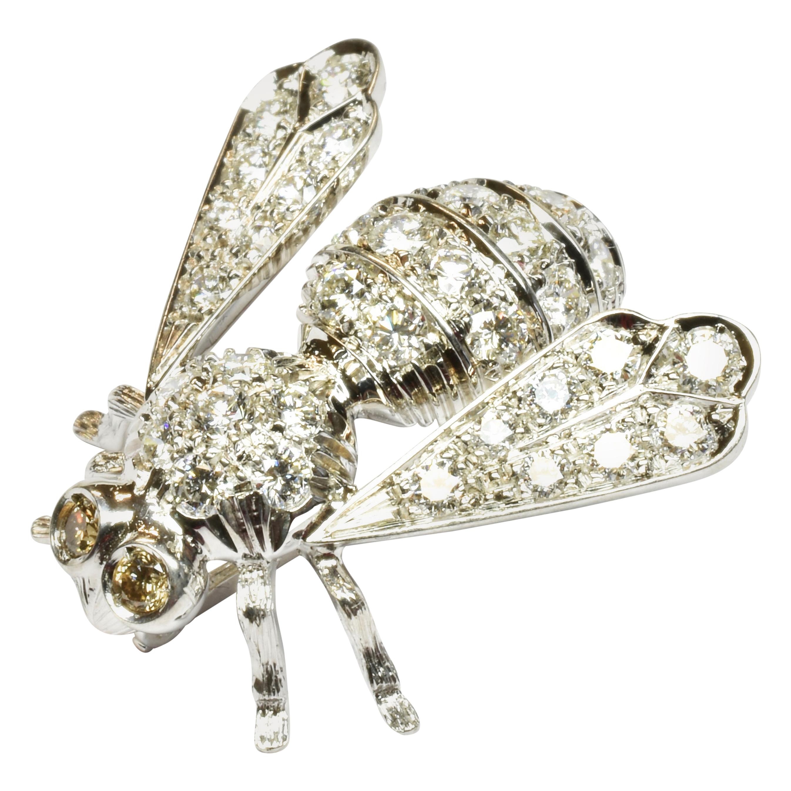 Diamonds Gold Bee Brooch, Made in Italy For Sale