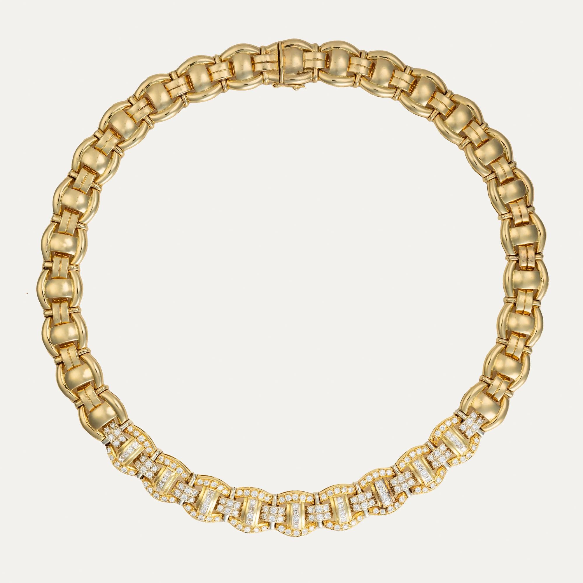 Taglio brillante Girocollo in oro contemporaneo con diamanti in vendita