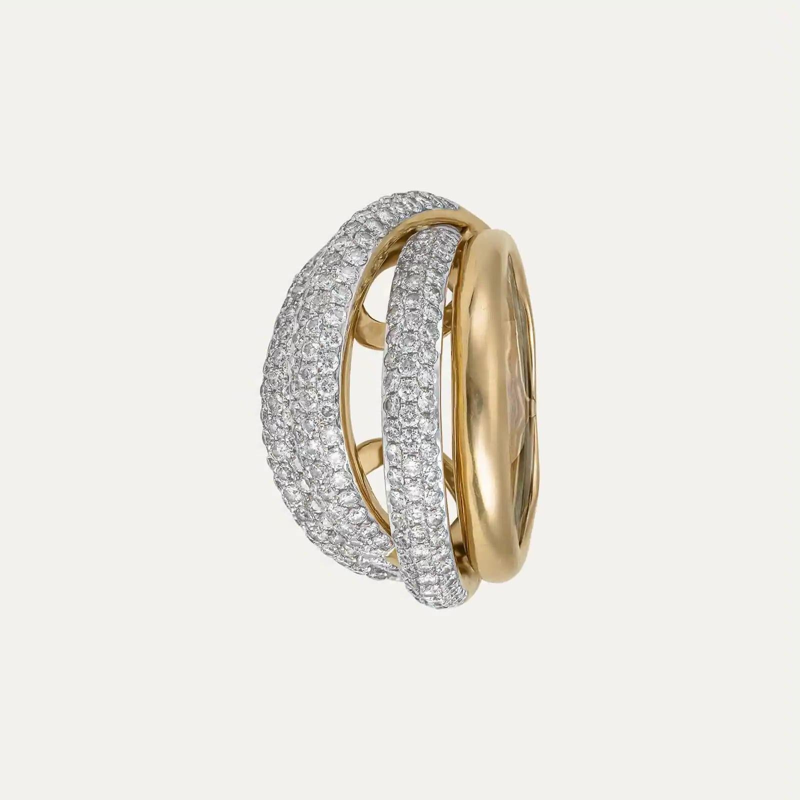 18kt – 750‰ rose gold ring, composed of four interlaced bands. One of the bands features a polished finish, while the others are adorned with pavé of 218 