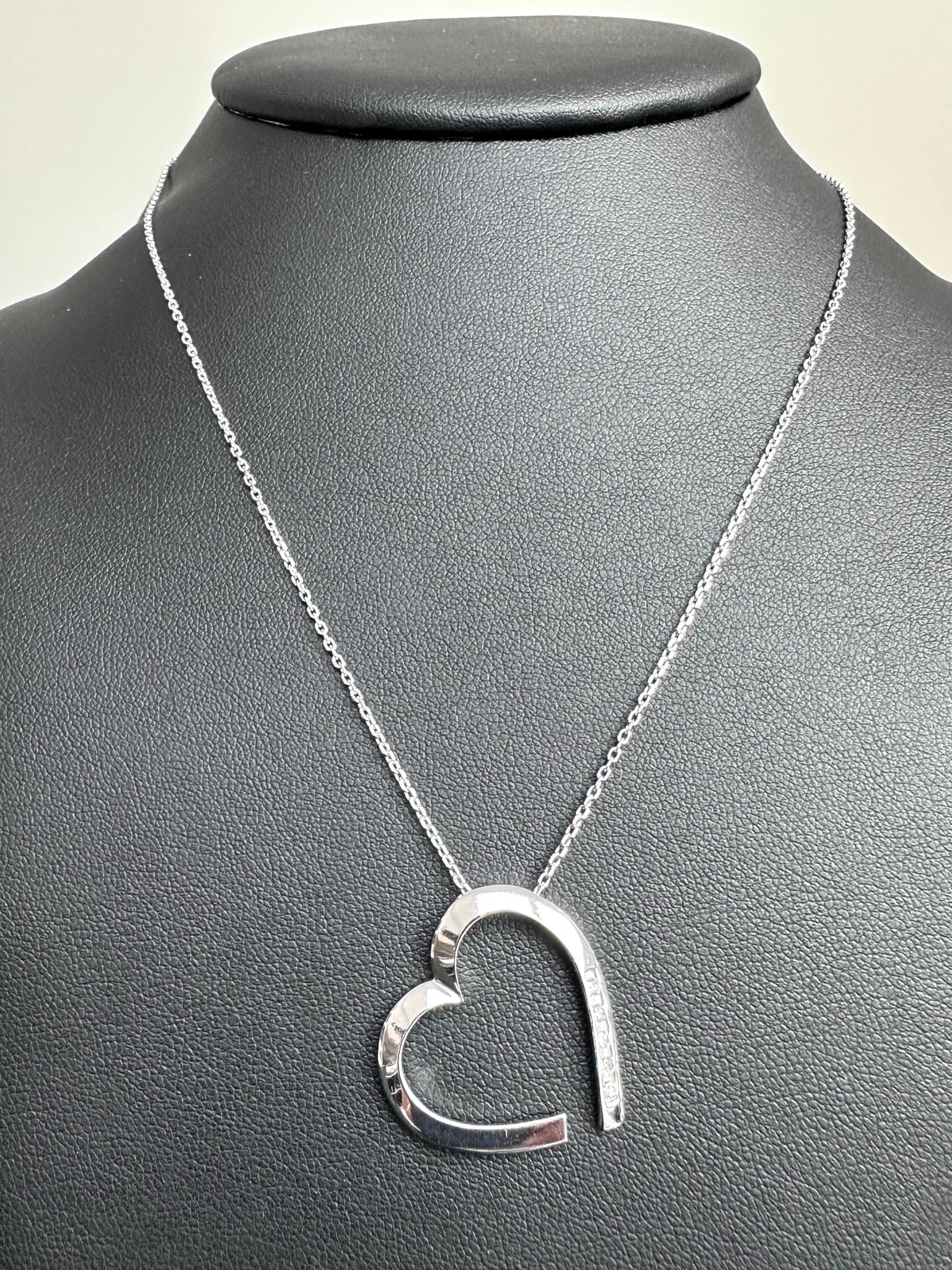 Brilliant Cut Diamonds Heart Necklace with Chain 18 karat White Gold For Sale