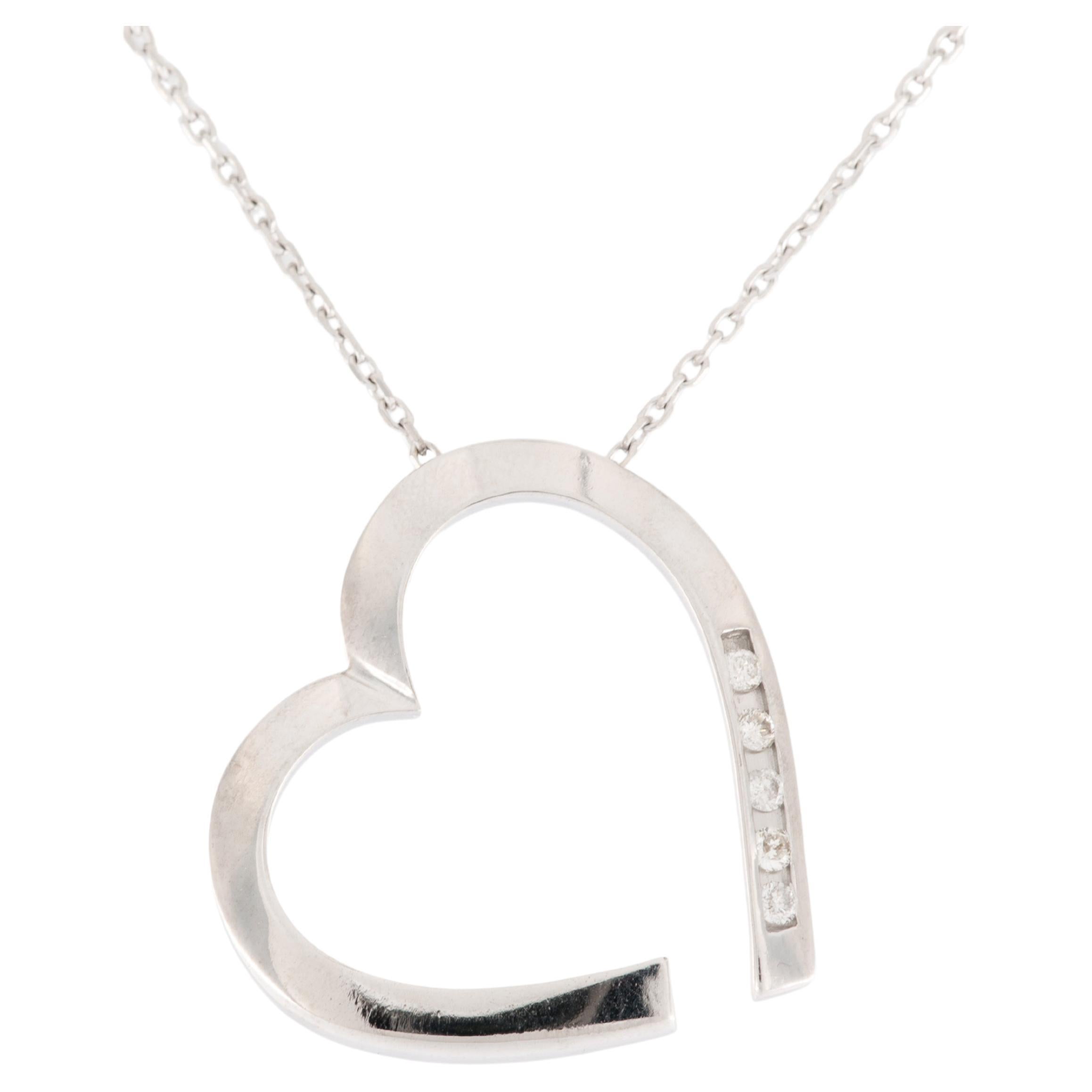 Diamonds Heart Necklace with Chain 18 karat White Gold For Sale