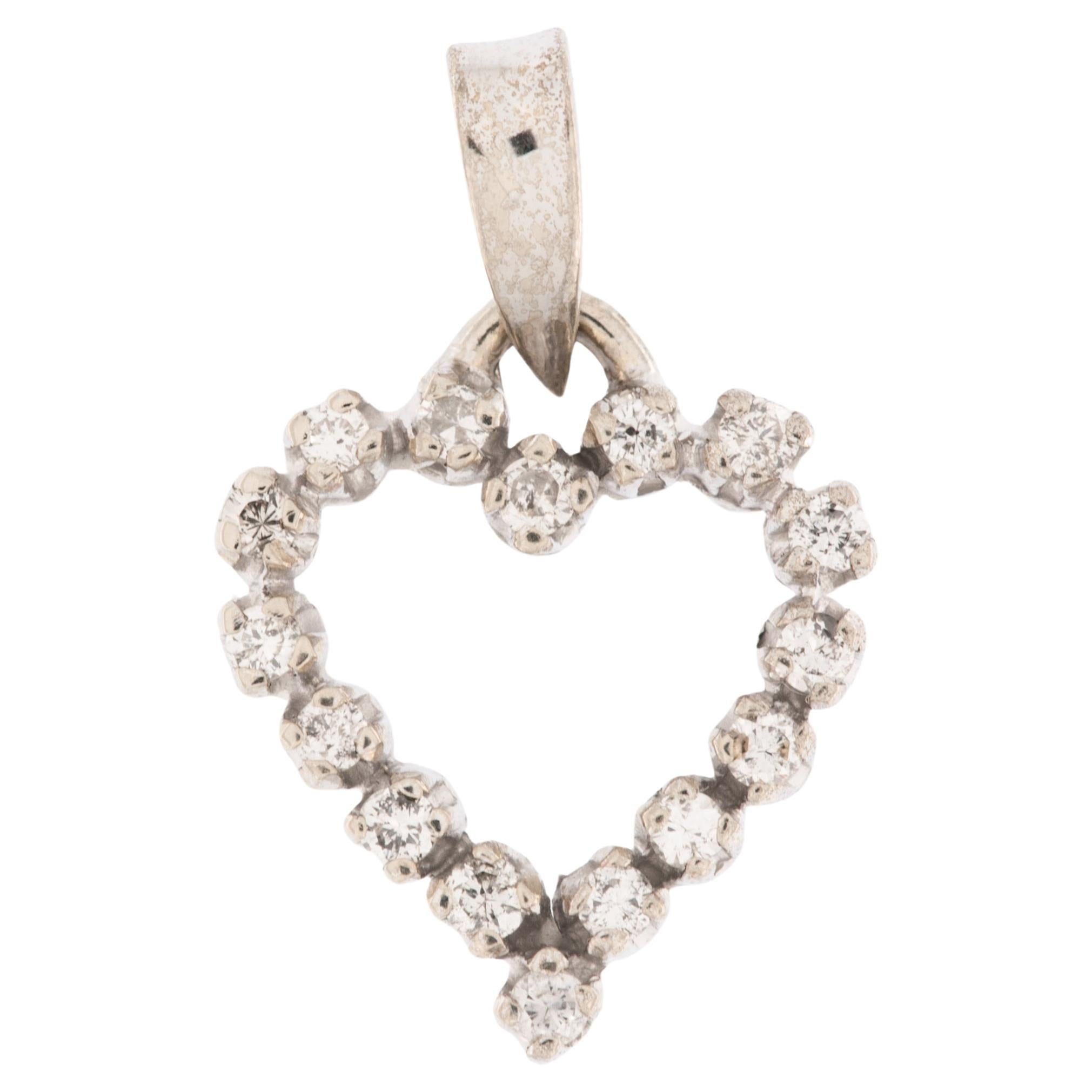 Diamonds Heart Pendant 18 karat White Gold For Sale