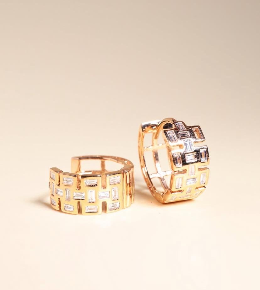 Baguette Cut Diamonds Hoop Earrings 18K Gold Earrings For Sale