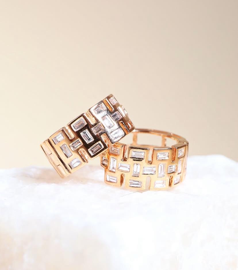 Diamonds Hoop Earrings 18K Gold Earrings For Sale 1